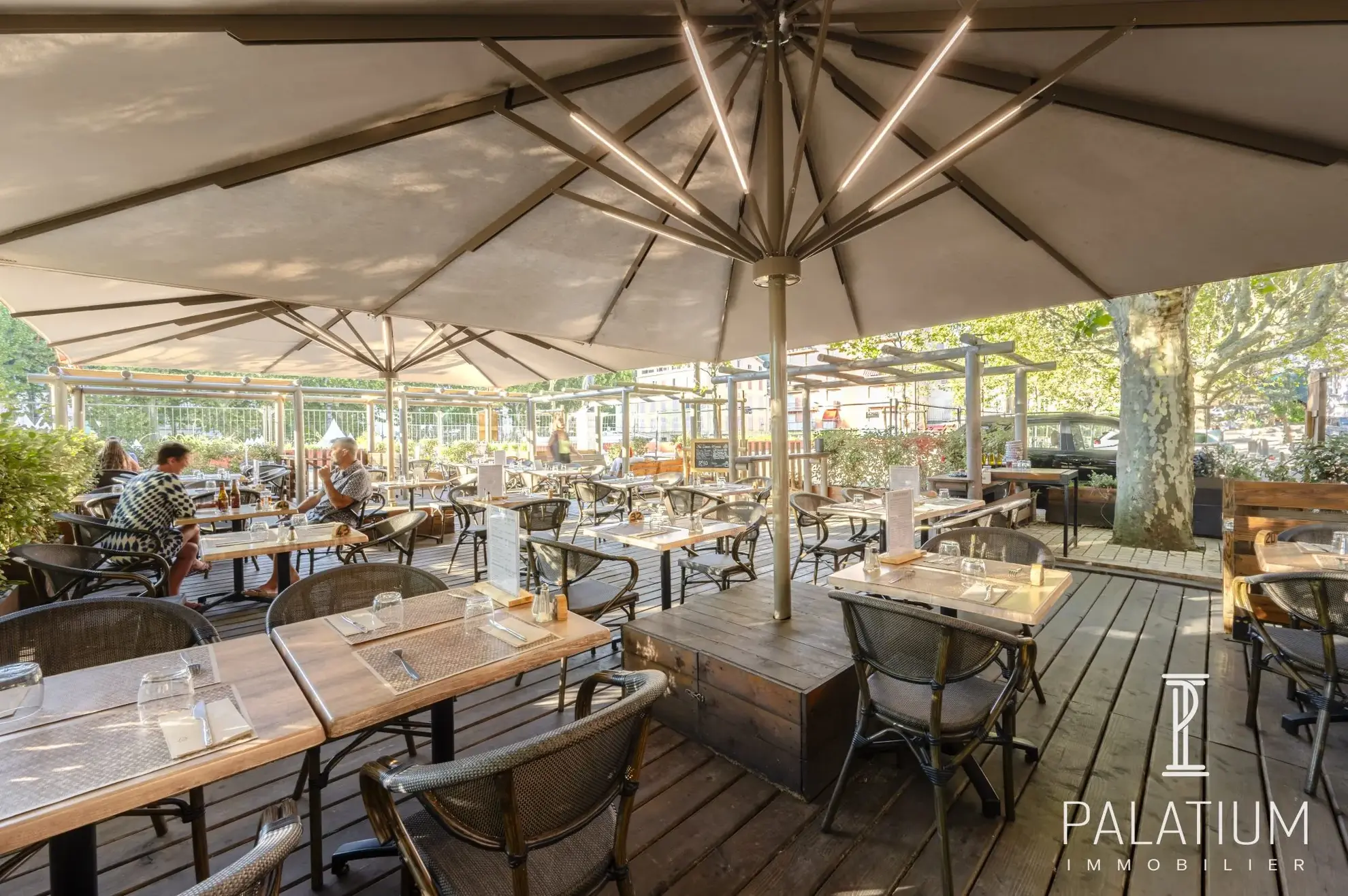 Restaurant à vendre à Digne-les-Bains avec grande terrasse et croissance du chiffre d'affaires 