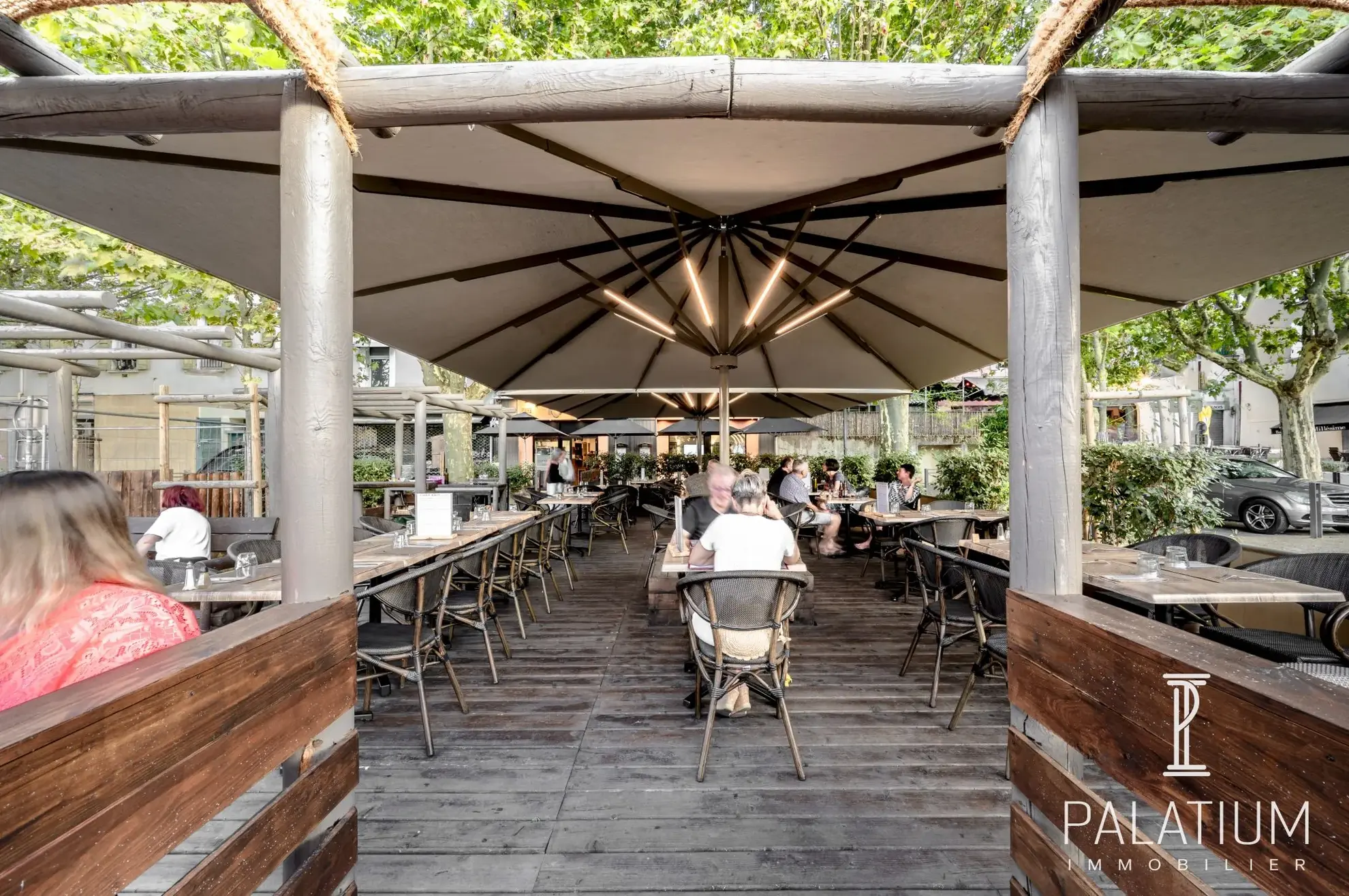 Restaurant à vendre à Digne-les-Bains avec grande terrasse et croissance du chiffre d'affaires 