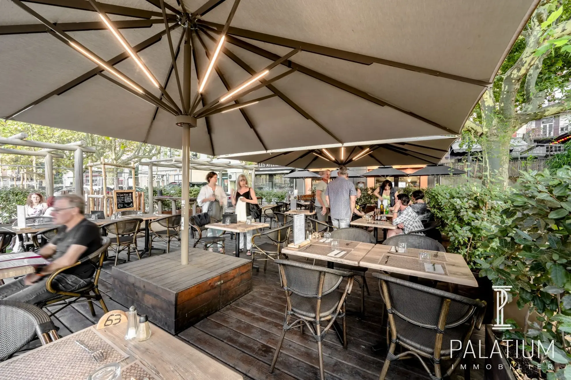 Restaurant à vendre à Digne-les-Bains avec grande terrasse et croissance du chiffre d'affaires 