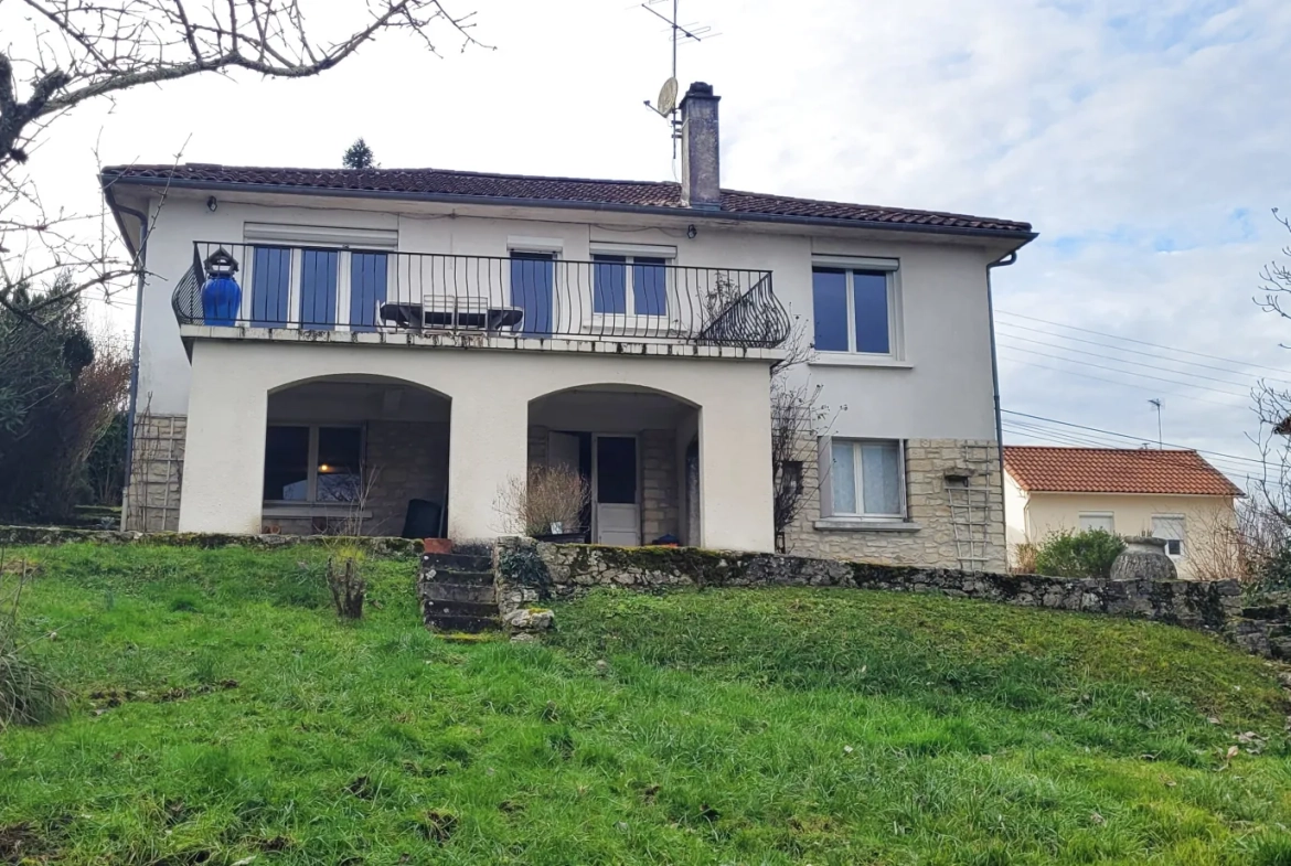 Maison à restaurer avec vue sur la ville à Coulounieix-Chamiers 