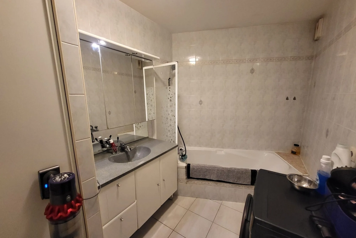 Appartement lumineux à vendre à Serrouville avec balcon et parking 