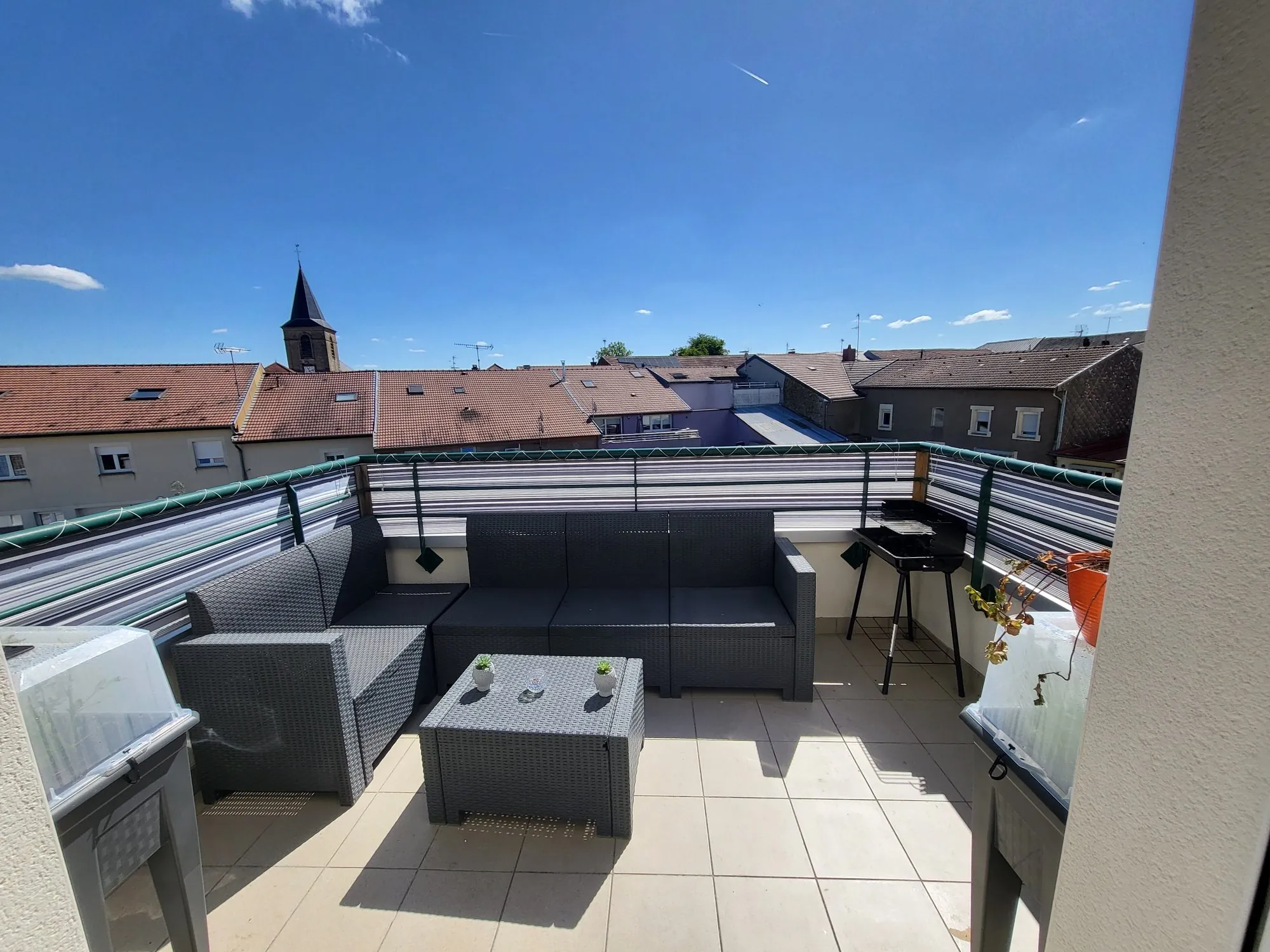 Appartement lumineux à vendre à Serrouville avec balcon et parking 