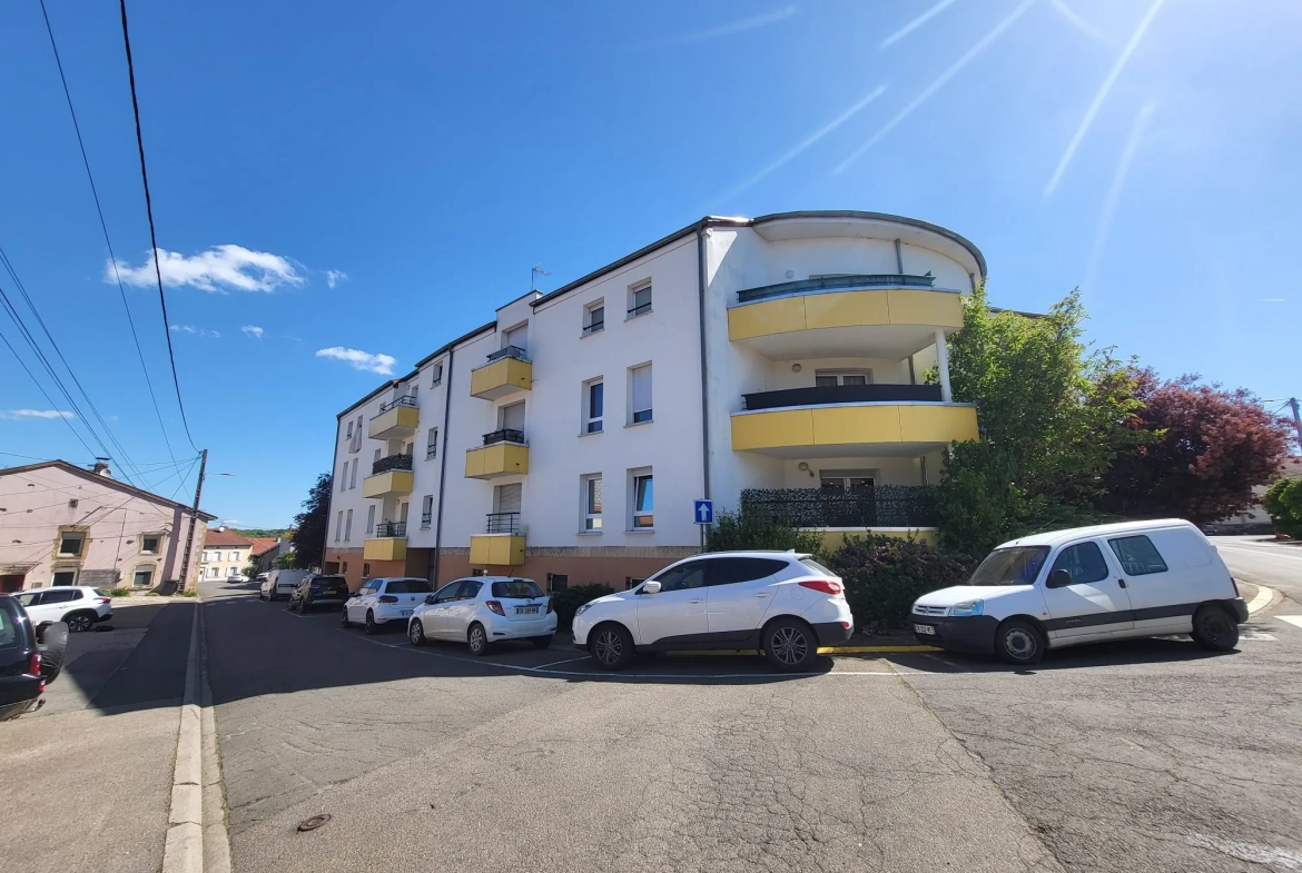 Appartement lumineux à vendre à Serrouville avec balcon et parking 
