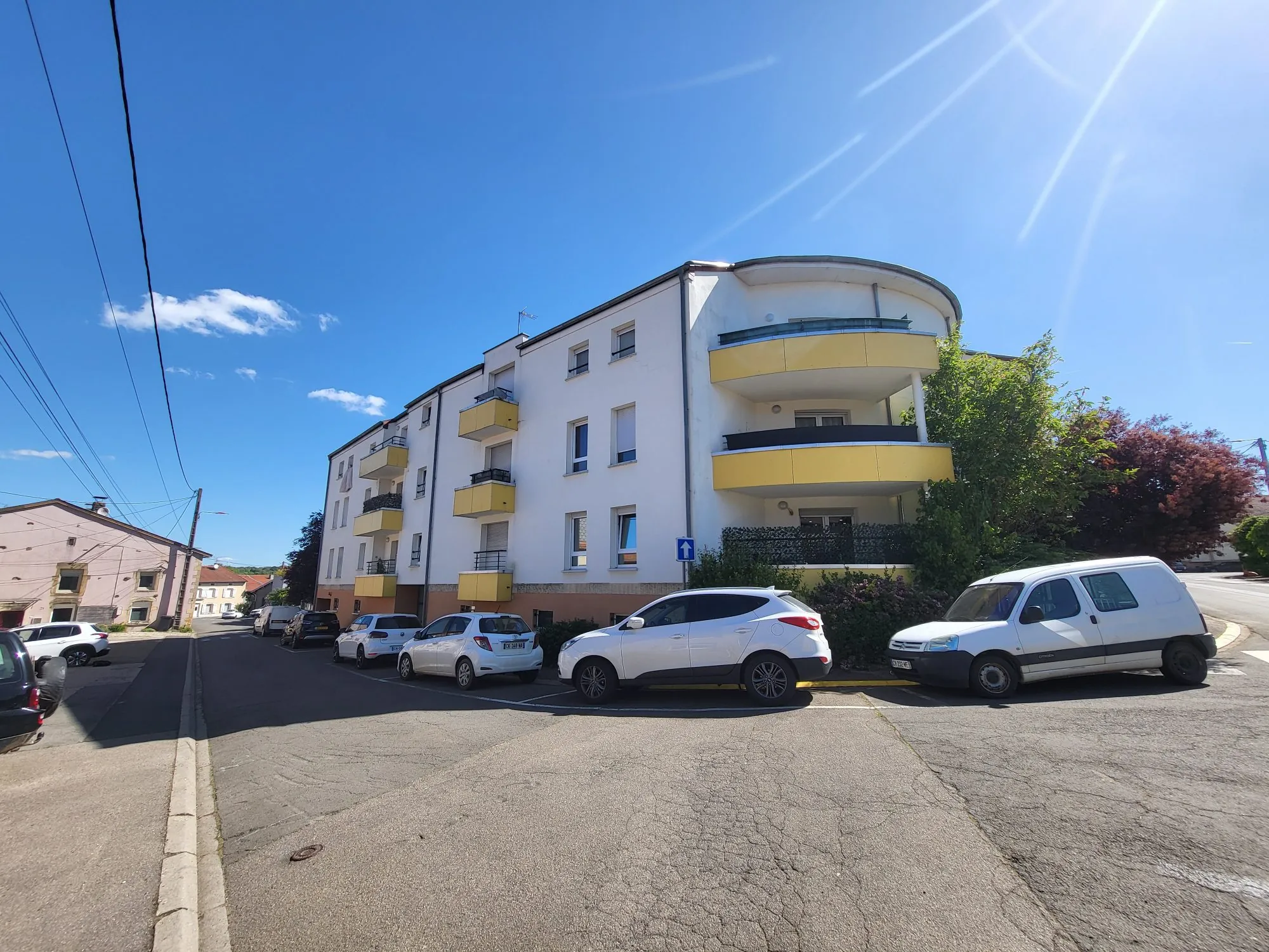 Appartement lumineux à vendre à Serrouville avec balcon et parking 