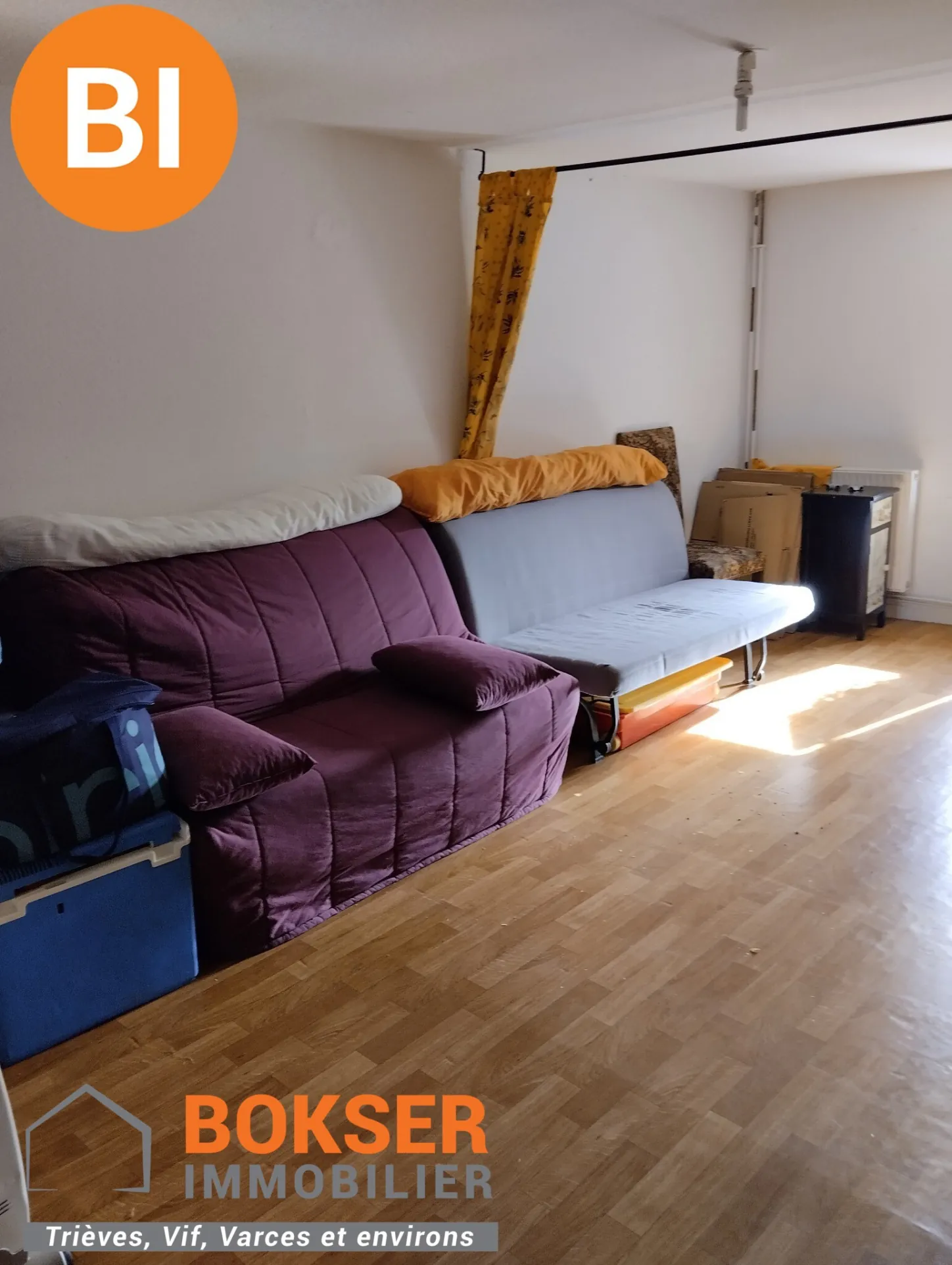 Appartement T3 de 72 m² à Chichilianne, vue sur la place du village 