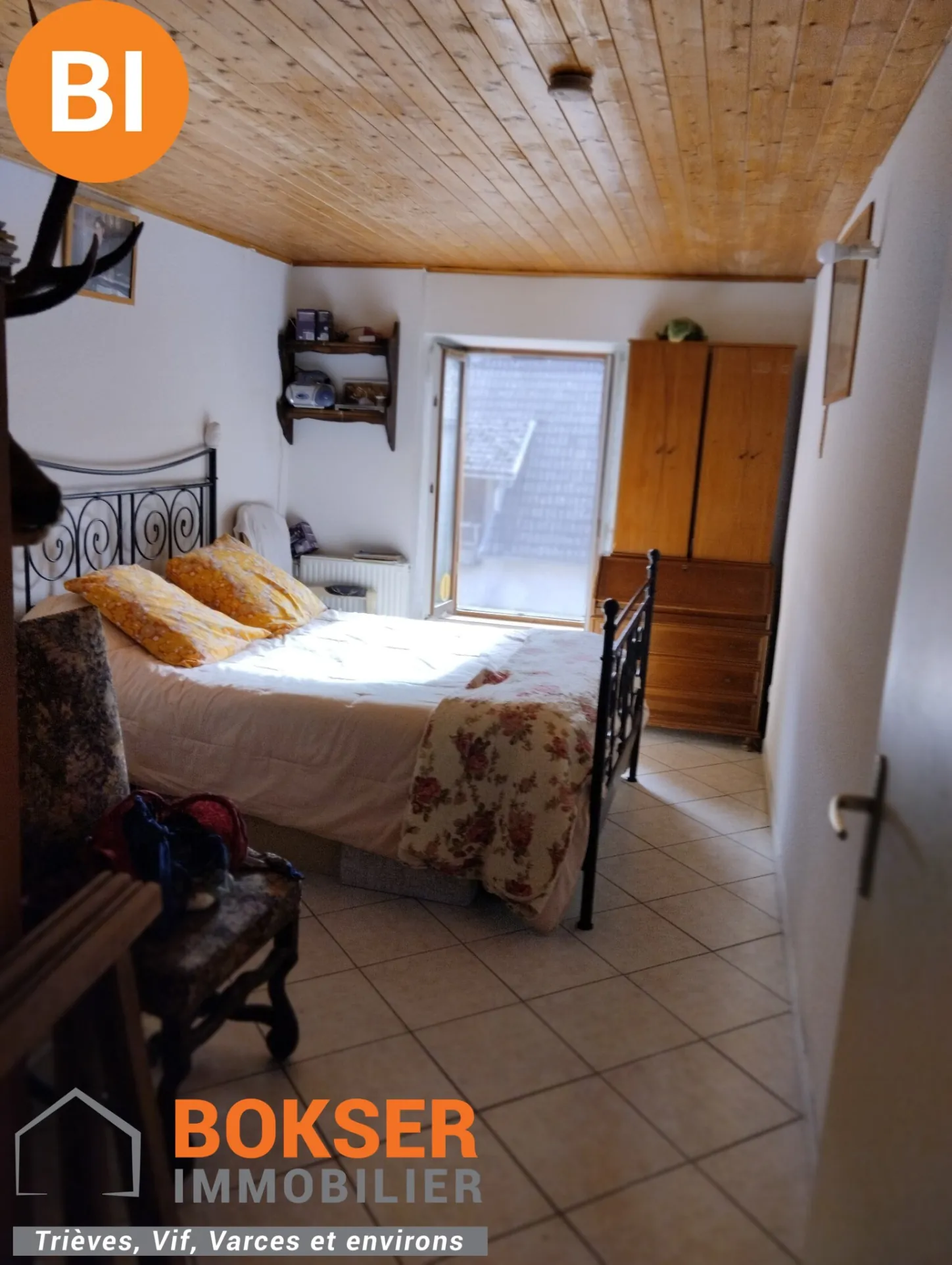Appartement T3 de 72 m² à Chichilianne, vue sur la place du village 