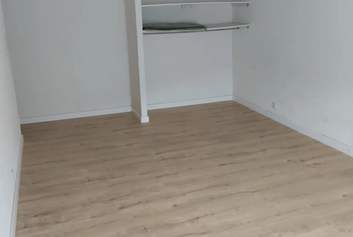 Appartement T3 de 72 m² à Chichilianne, vue sur la place du village 