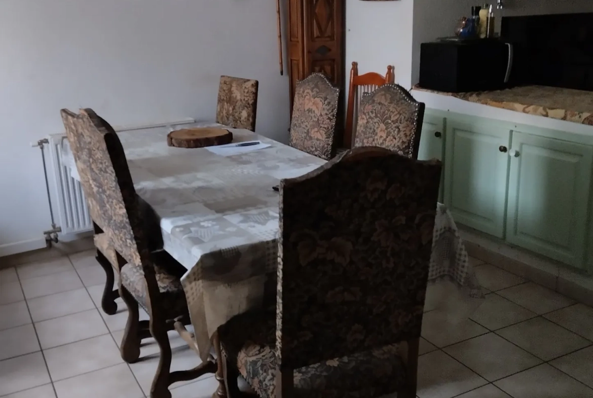 Appartement T3 de 72 m² à Chichilianne, vue sur la place du village 