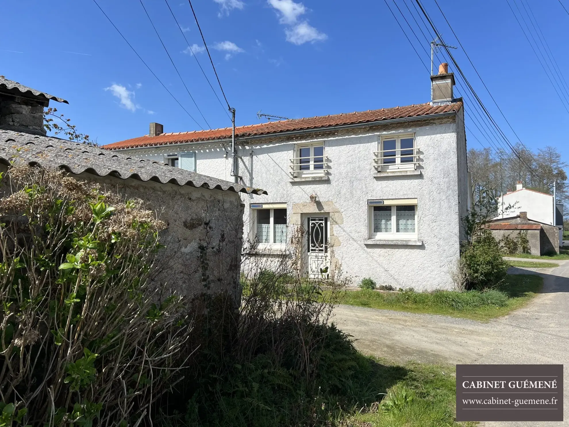Maison à rénover à La Planche avec terrain et dépendances – Potentiel exceptionnel 