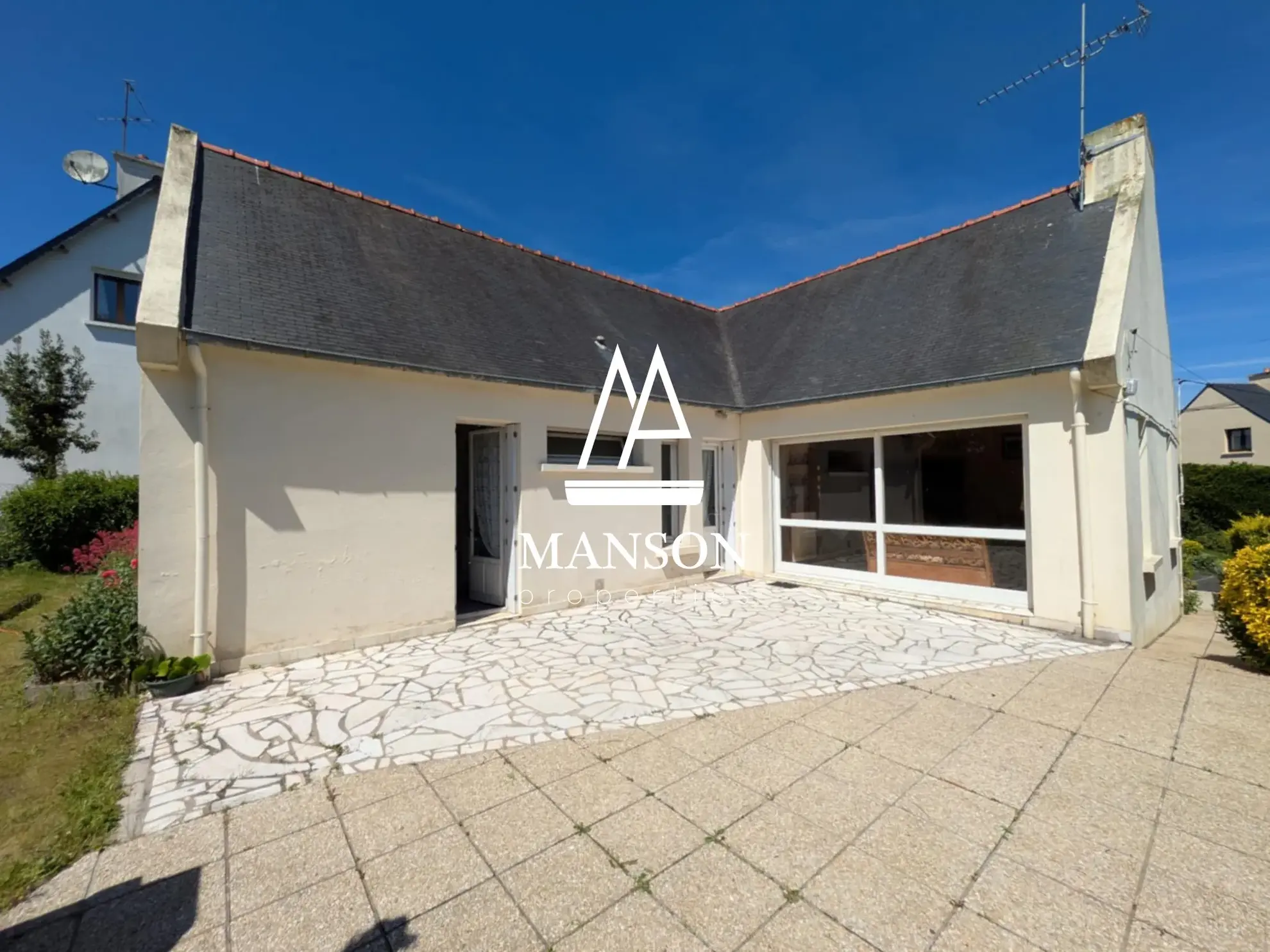 Maison de plain-pied à rénover à Ploumagoar, 4 pièces, 106 m², Sud 