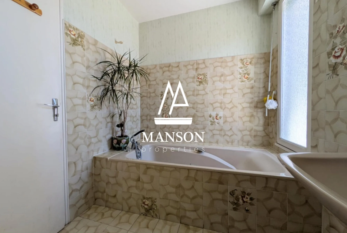 Maison de plain-pied à rénover à Ploumagoar, 4 pièces, 106 m², Sud 