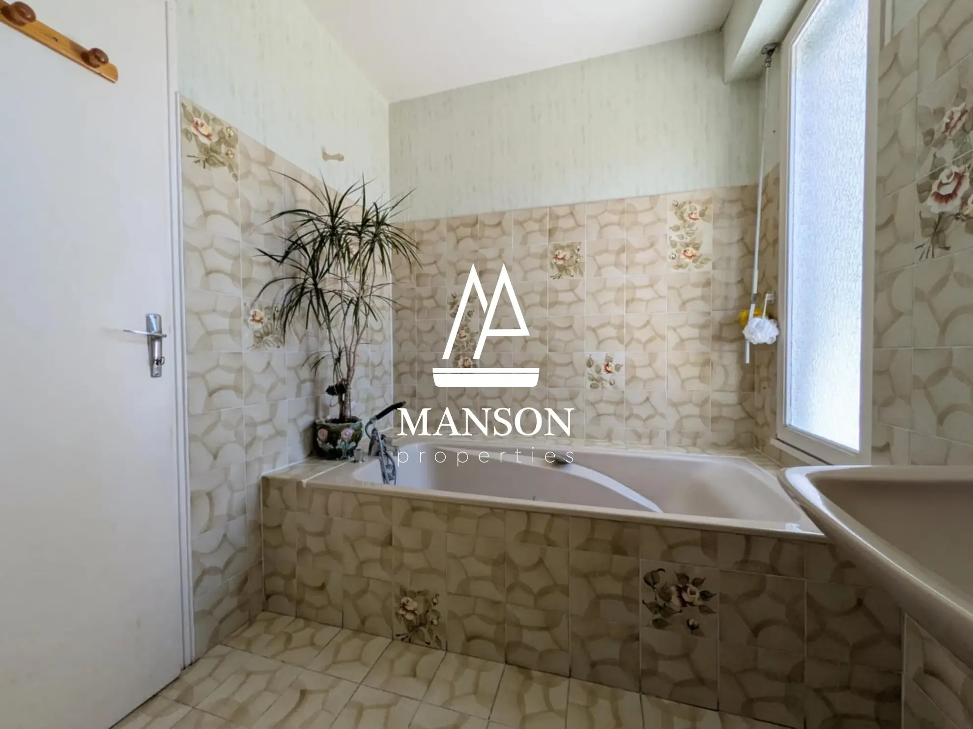Maison de plain-pied à rénover à Ploumagoar, 4 pièces, 106 m², Sud 
