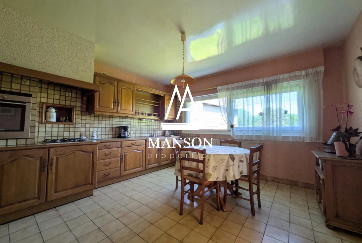 Maison de plain-pied à rénover à Ploumagoar, 4 pièces, 106 m², Sud 