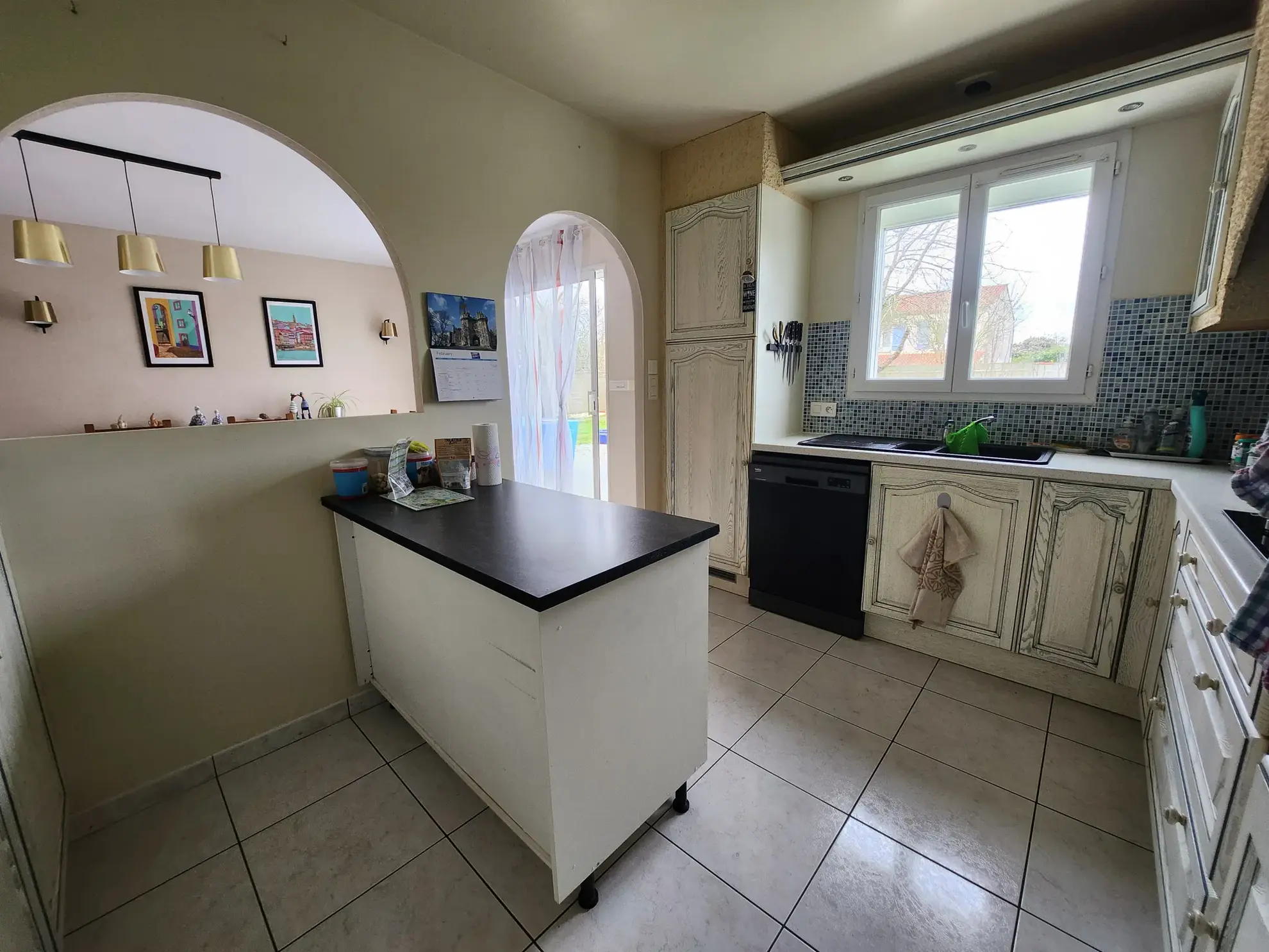Maison de plain-pied à Luçon avec 4 chambres, bureau et piscine – 125 m² 
