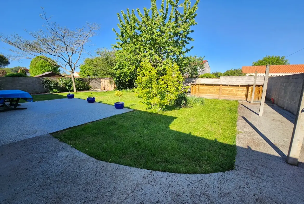 Maison de plain-pied à Luçon avec 4 chambres, bureau et piscine – 125 m² 