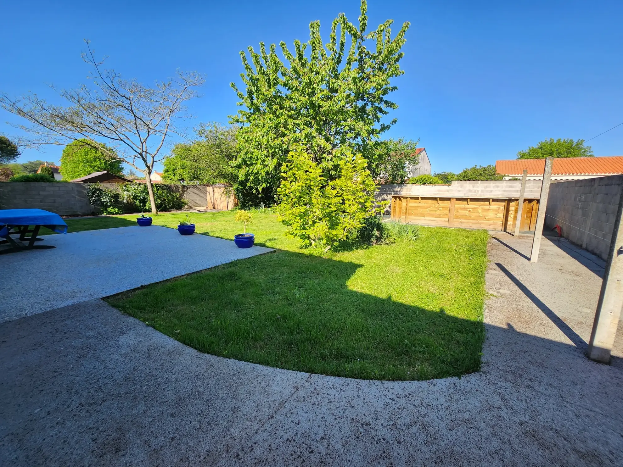 Maison de plain-pied à Luçon avec 4 chambres, bureau et piscine – 125 m² 