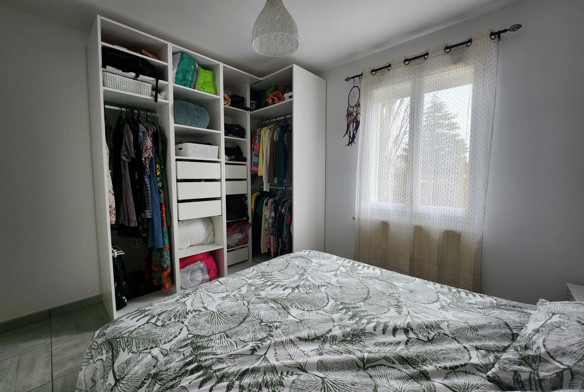 Maison de plain-pied à Luçon avec 4 chambres, bureau et piscine – 125 m² 