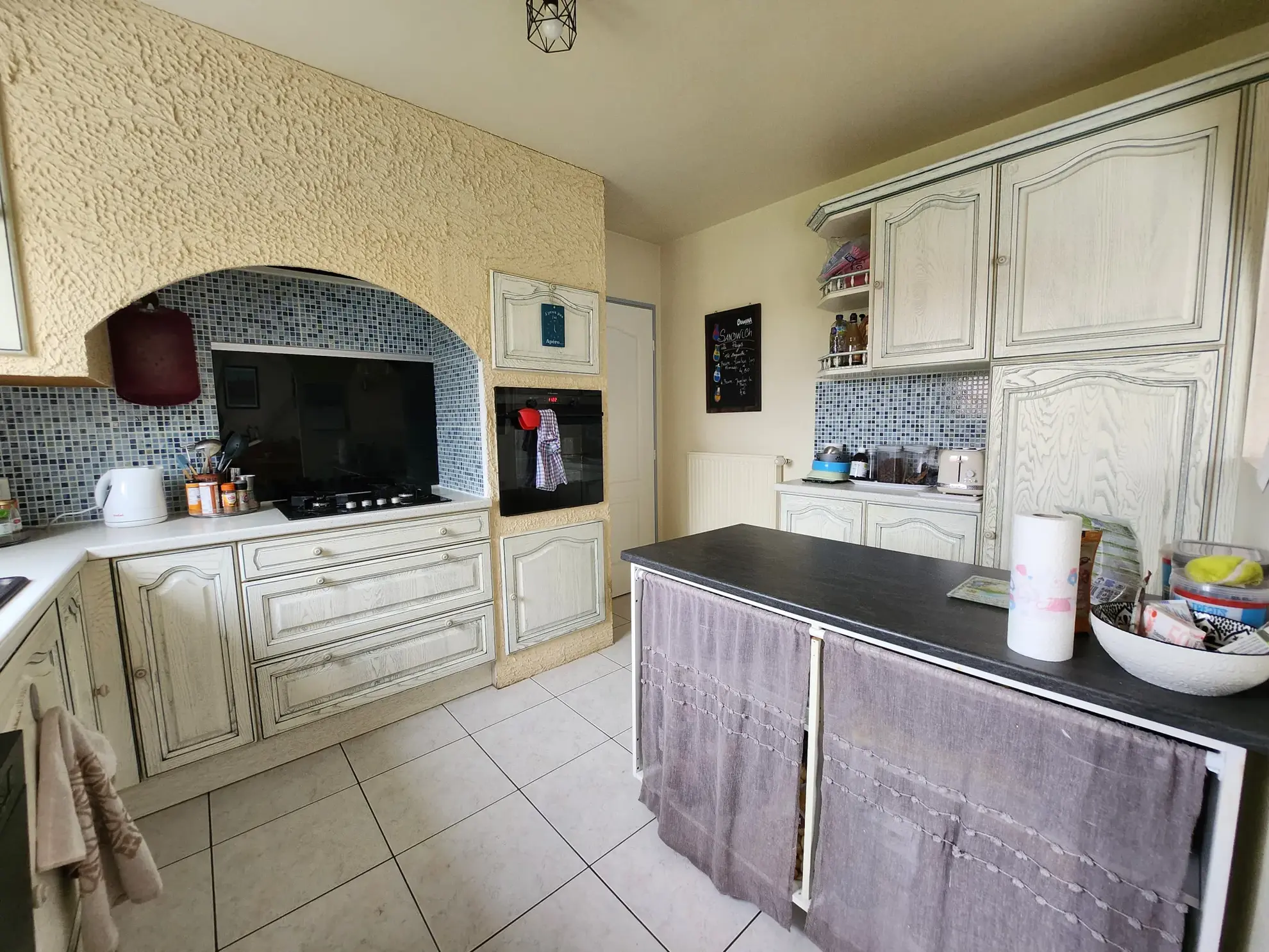 Maison de plain-pied à Luçon avec 4 chambres, bureau et piscine – 125 m² 