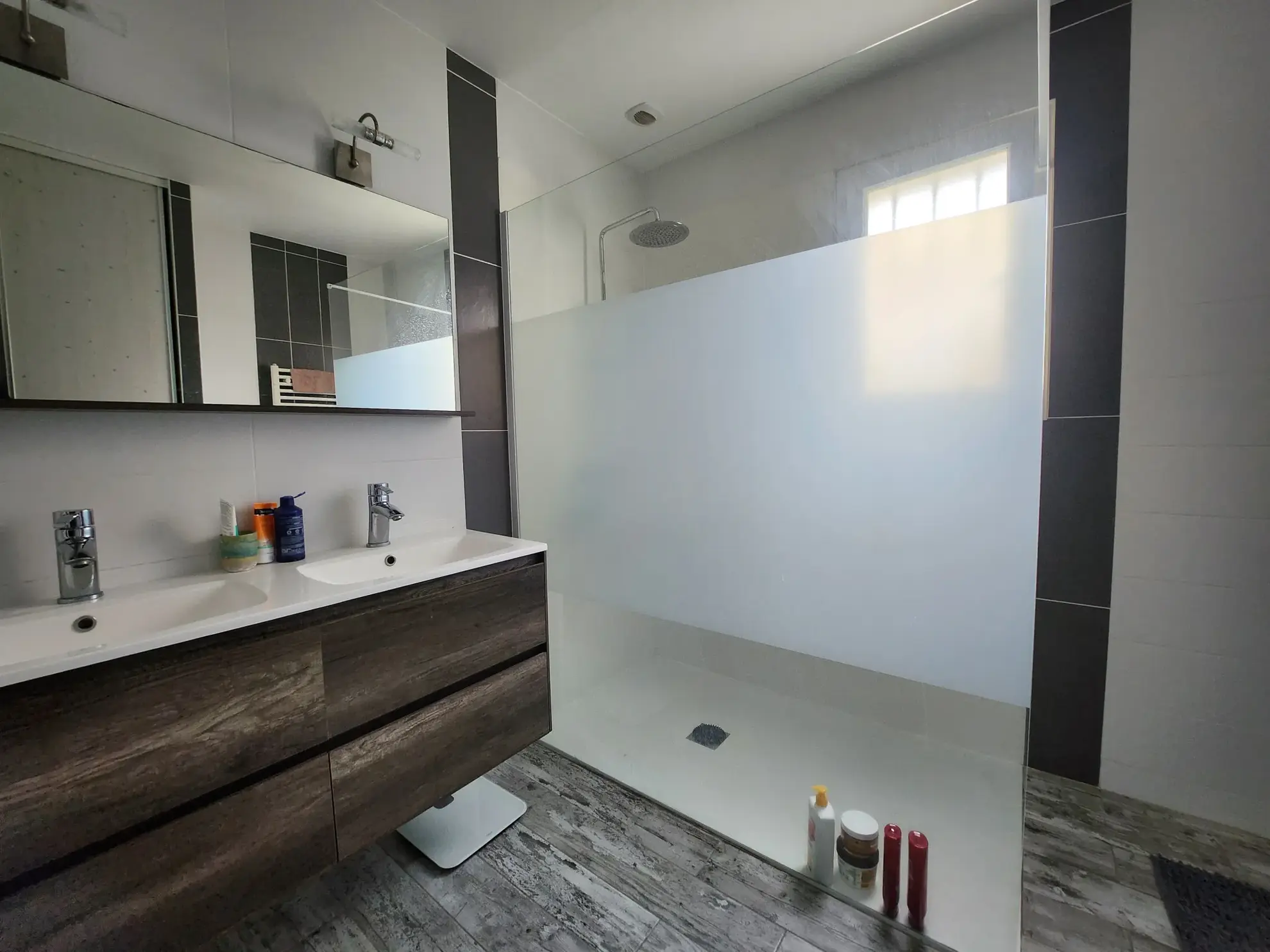 Maison de plain-pied à Luçon avec 4 chambres, bureau et piscine – 125 m² 