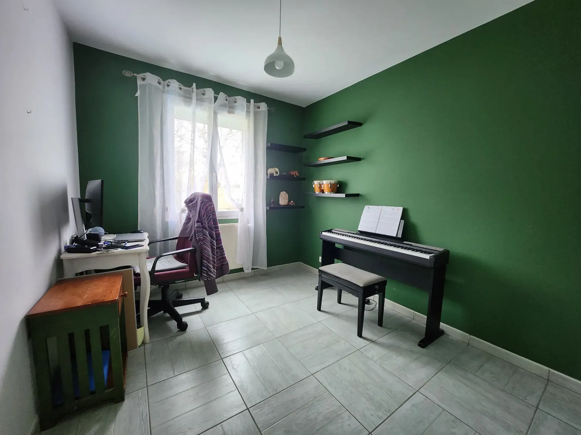 Maison de plain-pied à Luçon avec 4 chambres, bureau et piscine – 125 m² 