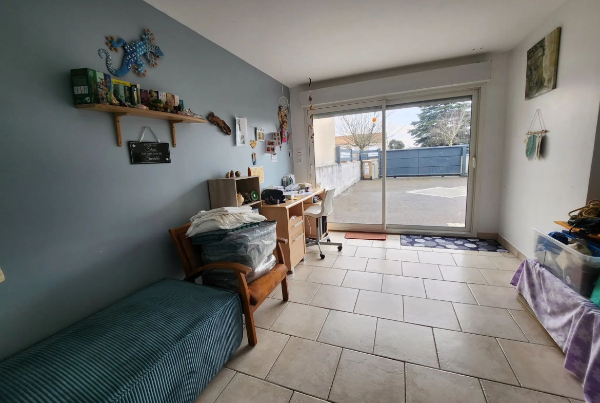 Maison de plain-pied à Luçon avec 4 chambres, bureau et piscine – 125 m² 