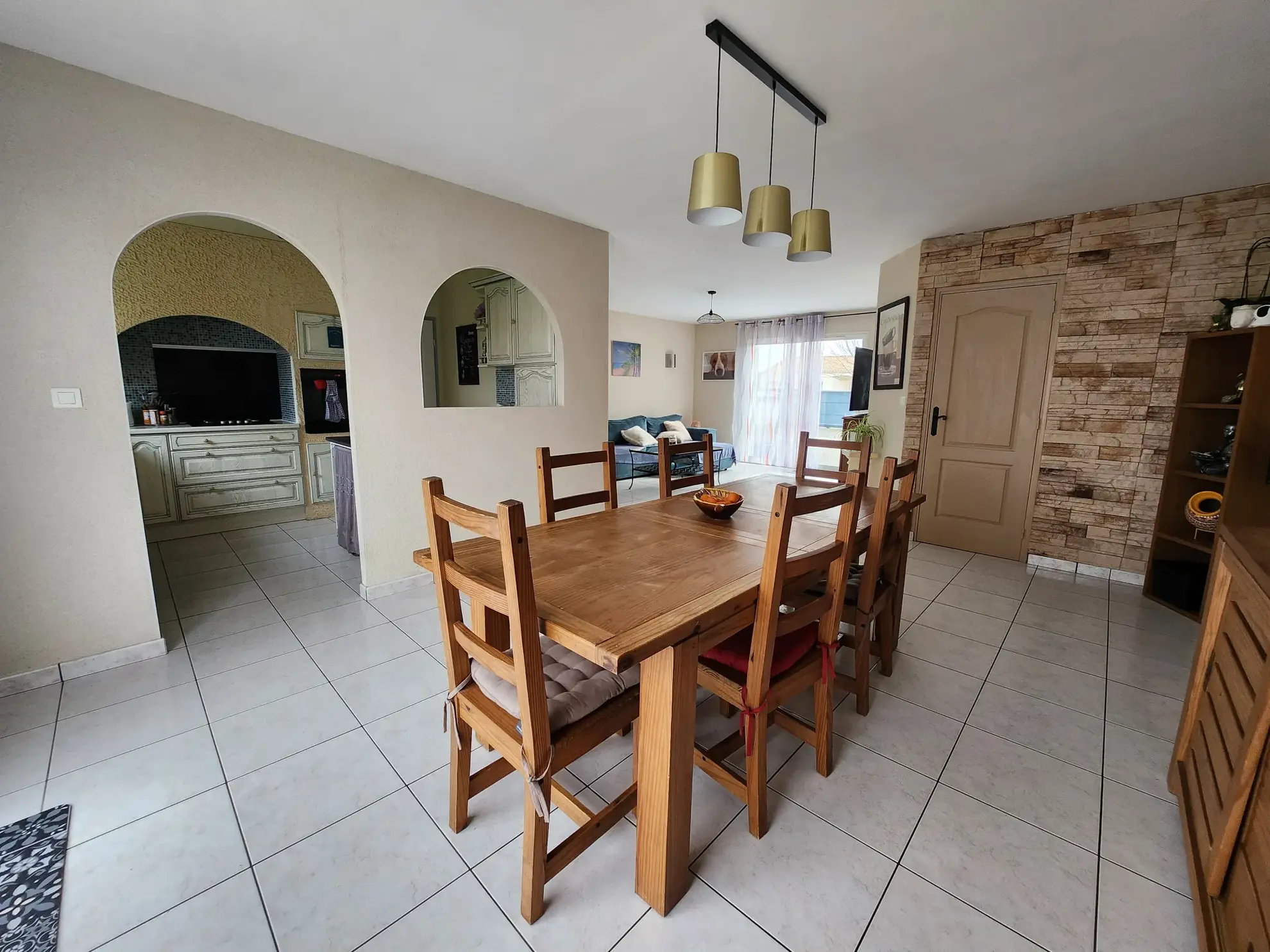 Maison de plain-pied à Luçon avec 4 chambres, bureau et piscine – 125 m² 