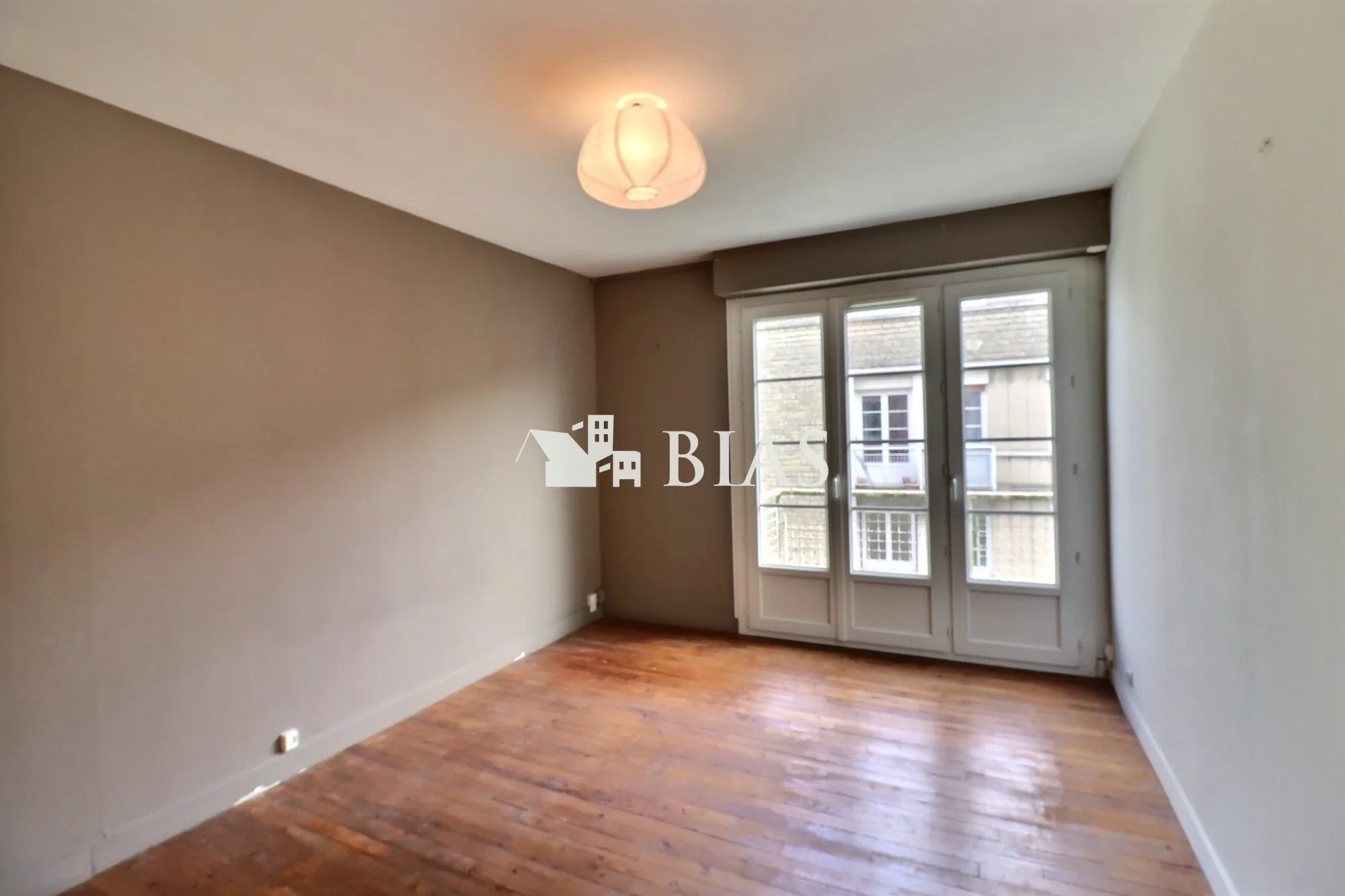 Appartement lumineux de 90m² avec 3 chambres au cœur de Lisieux 