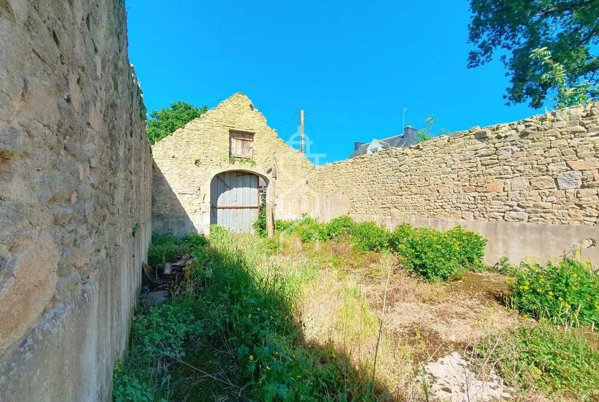Bâtisse en pierre à rénover à Guidel, charmante ferme avec potentiel en campagne 
