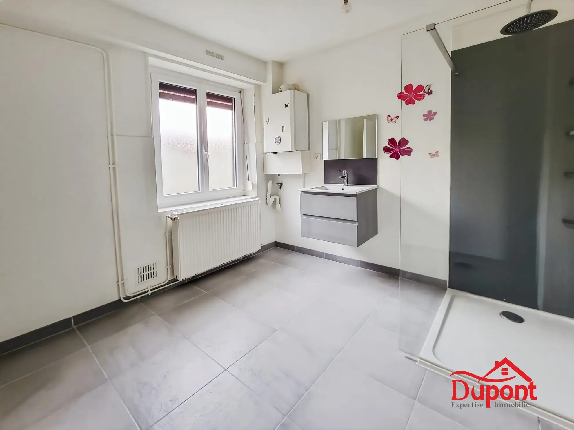 Immeuble à Revin avec 3 appartements, idéal investisseurs ou famille 