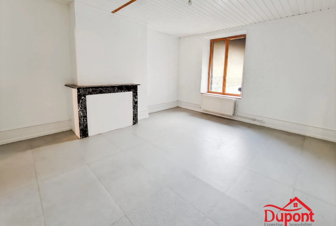 Immeuble à Revin avec 3 appartements, idéal investisseurs ou famille 