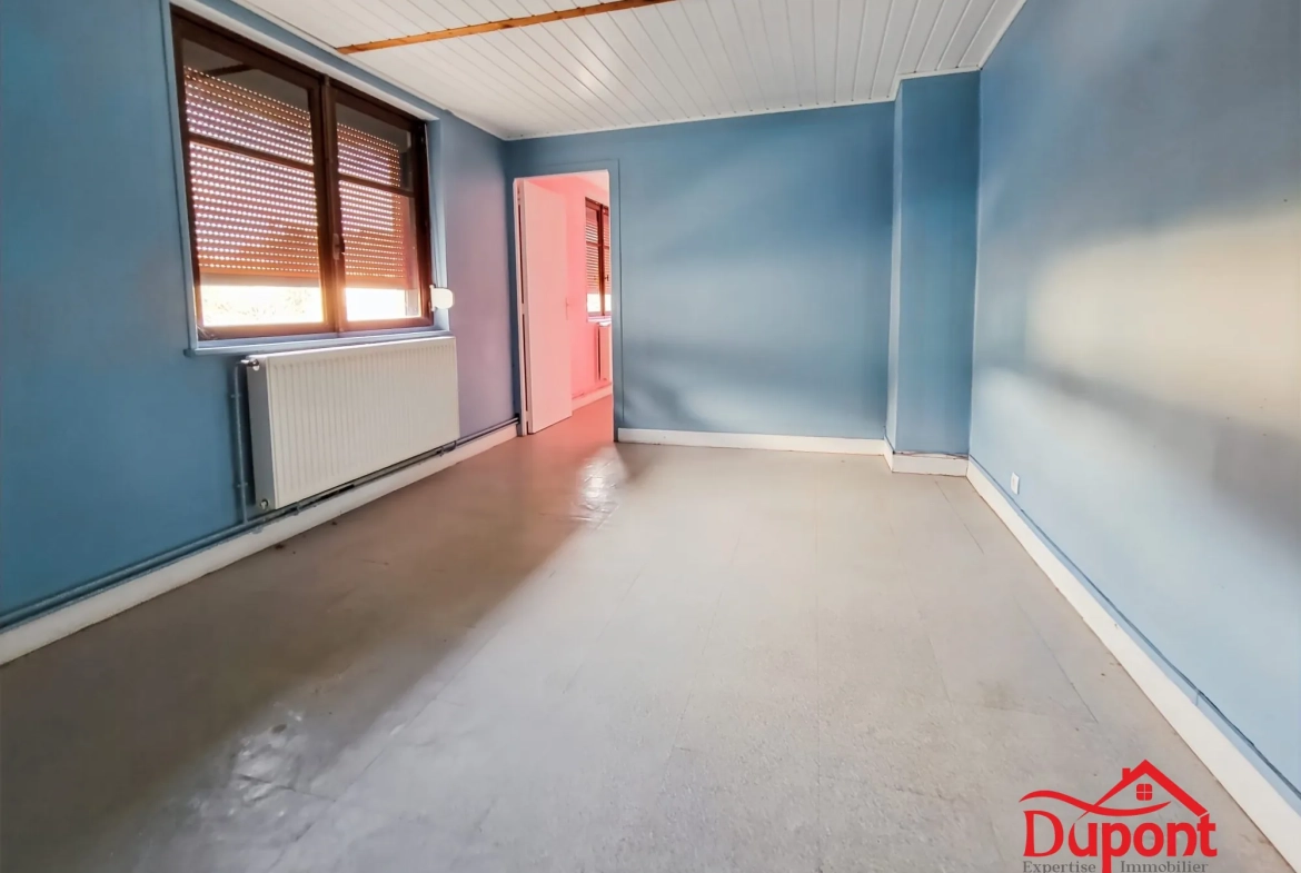 Immeuble à Revin avec 3 appartements, idéal investisseurs ou famille 