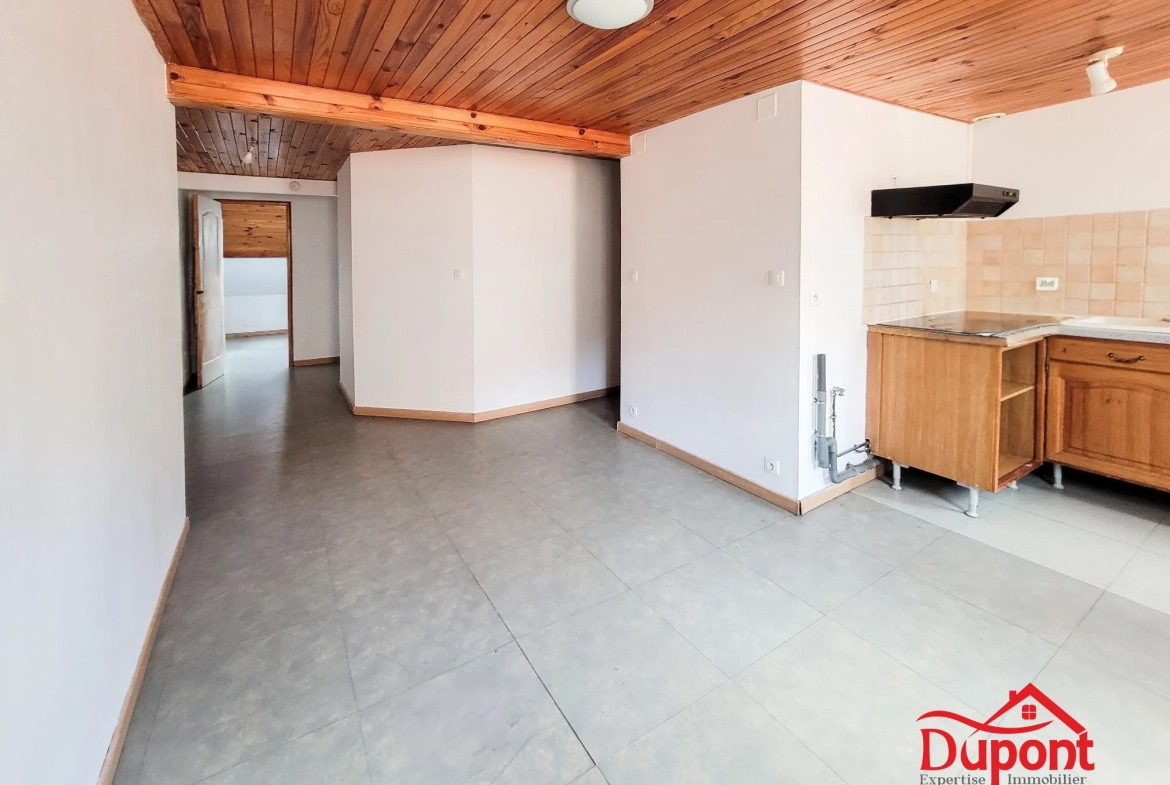 Immeuble à Revin avec 3 appartements, idéal investisseurs ou famille 
