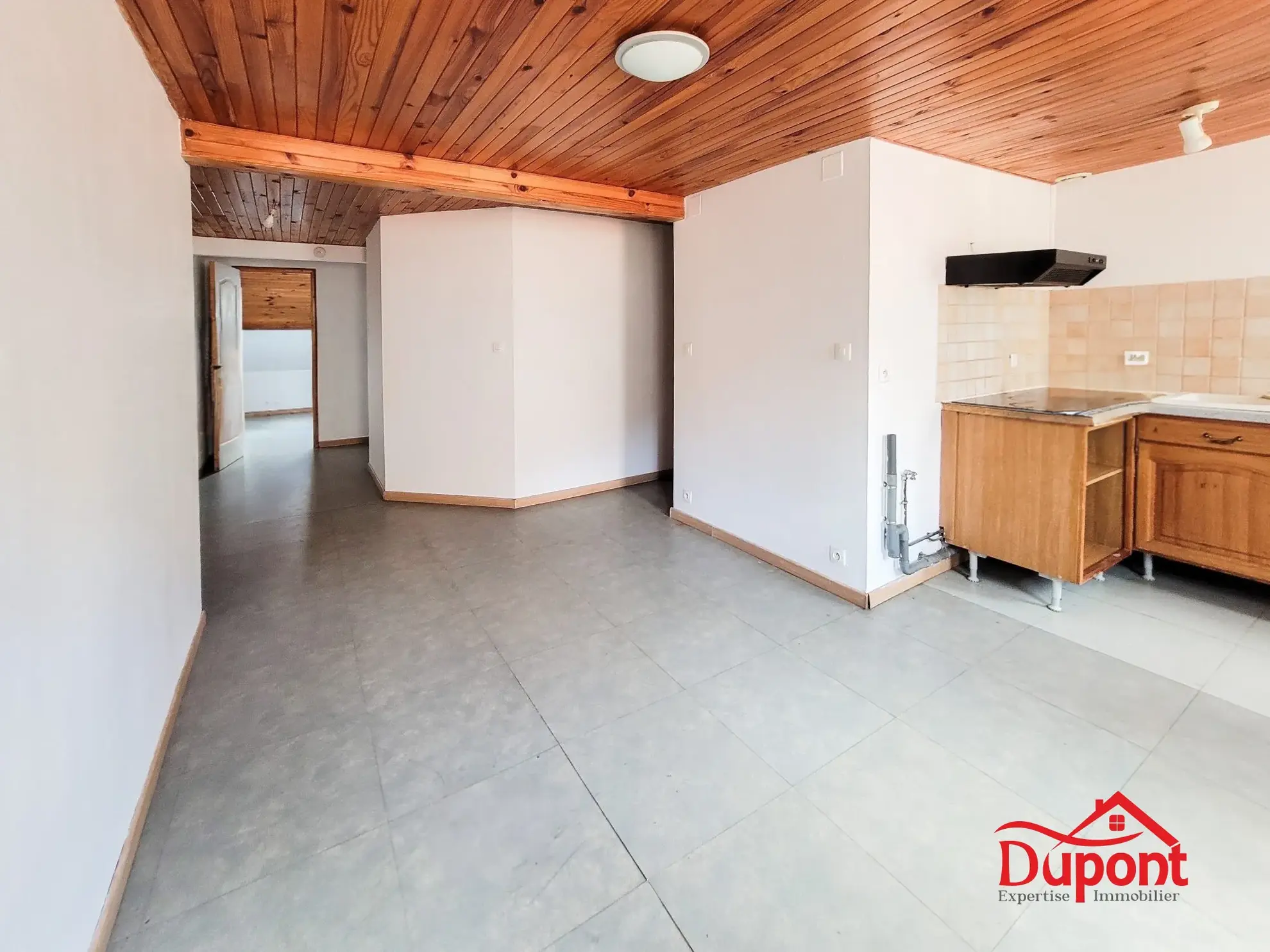 Immeuble à Revin avec 3 appartements, idéal investisseurs ou famille 