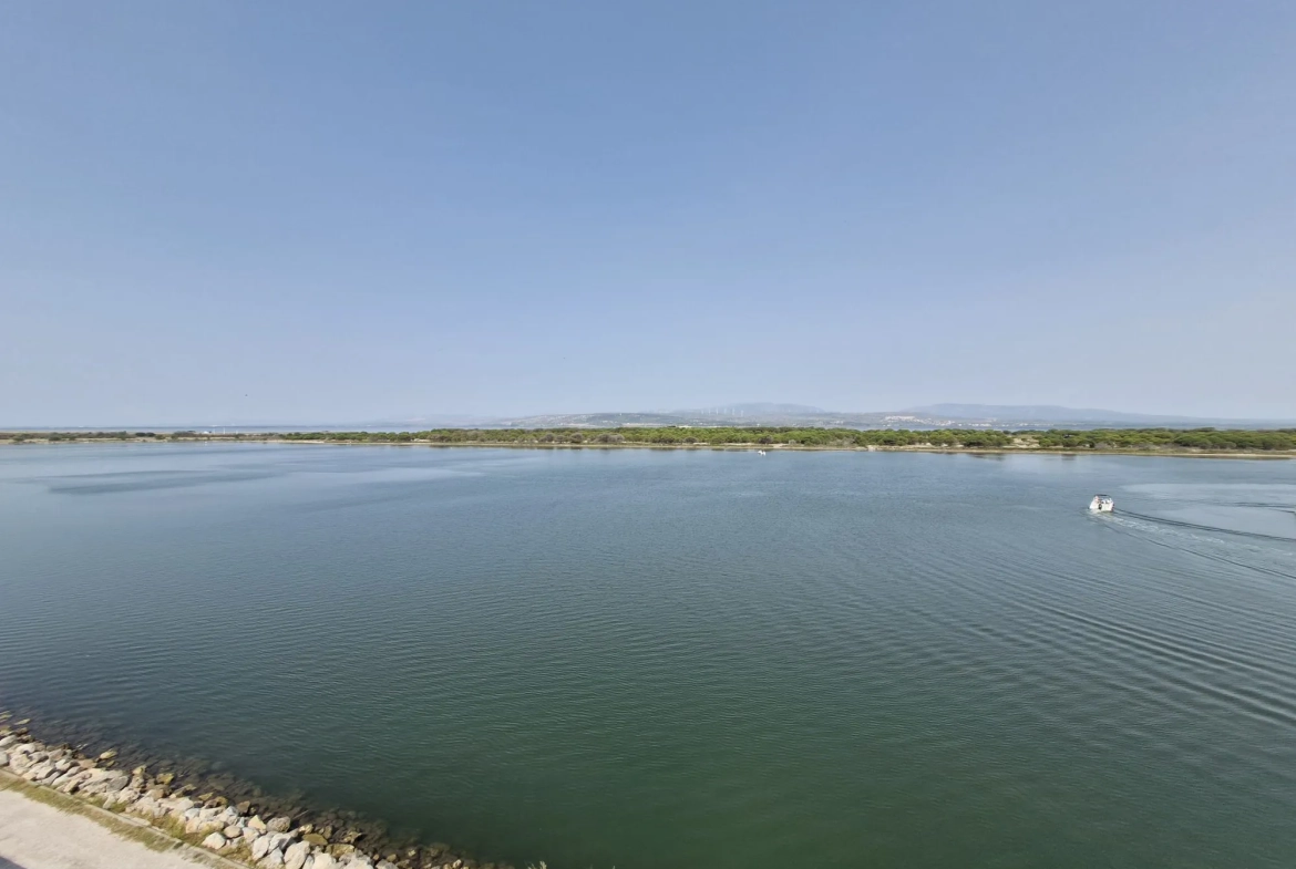 A vendre appartement T2 avec vue canal à Port Leucate, proche plage 