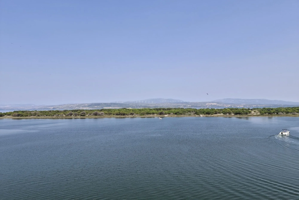 A vendre appartement T2 avec vue canal à Port Leucate, proche plage 