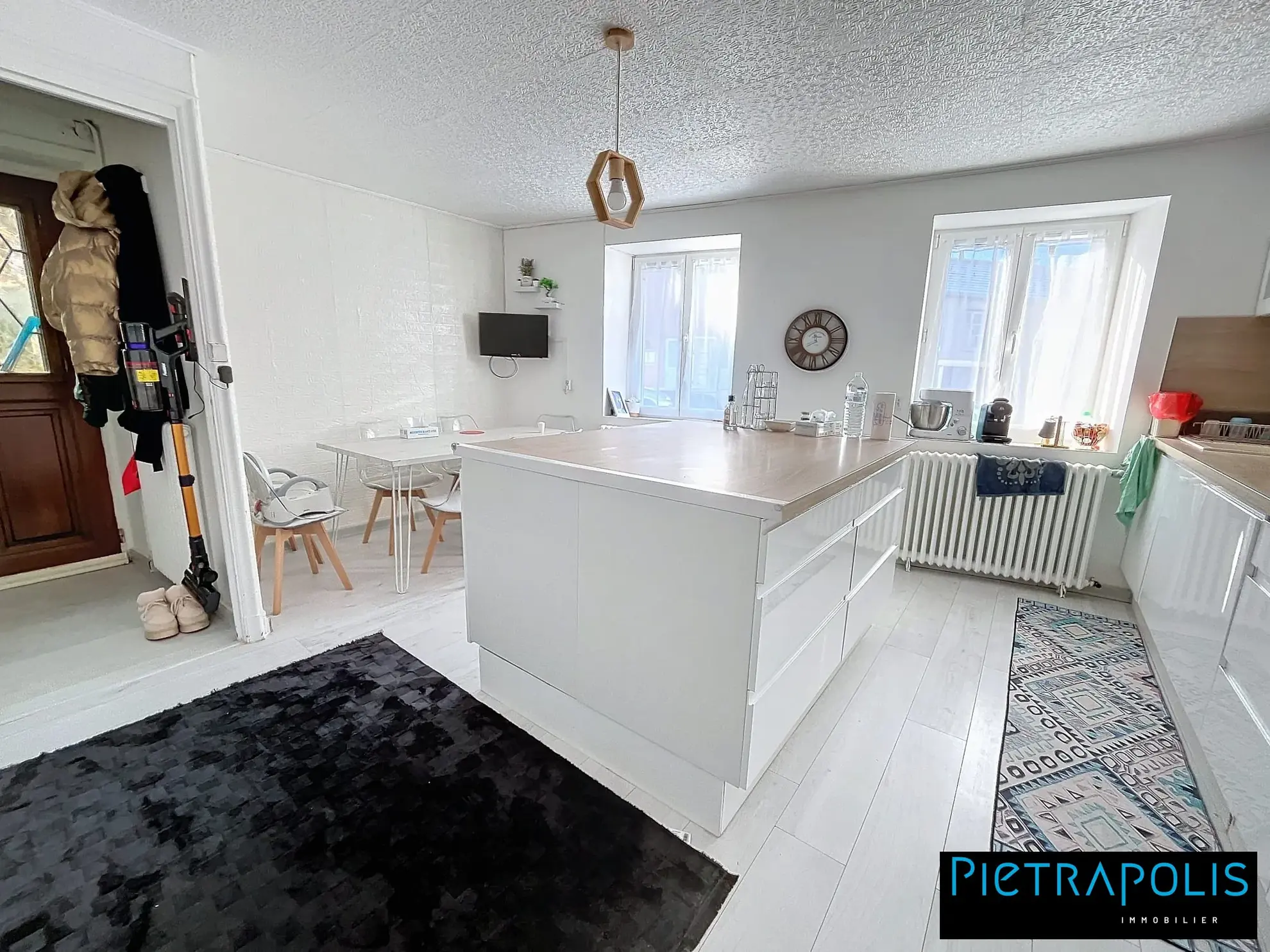 Maison rénovée avec garage et jardin à Pietrapolis, proximité Belleville et Villefranche-sur-Saône 