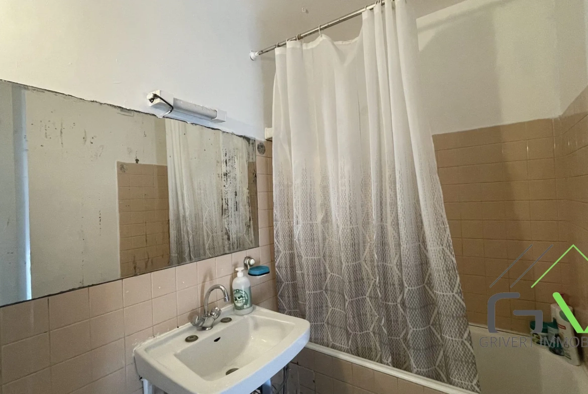 Appartement 4 pièces à vendre à Pissevin, Nîmes, avec terrasse et parking 