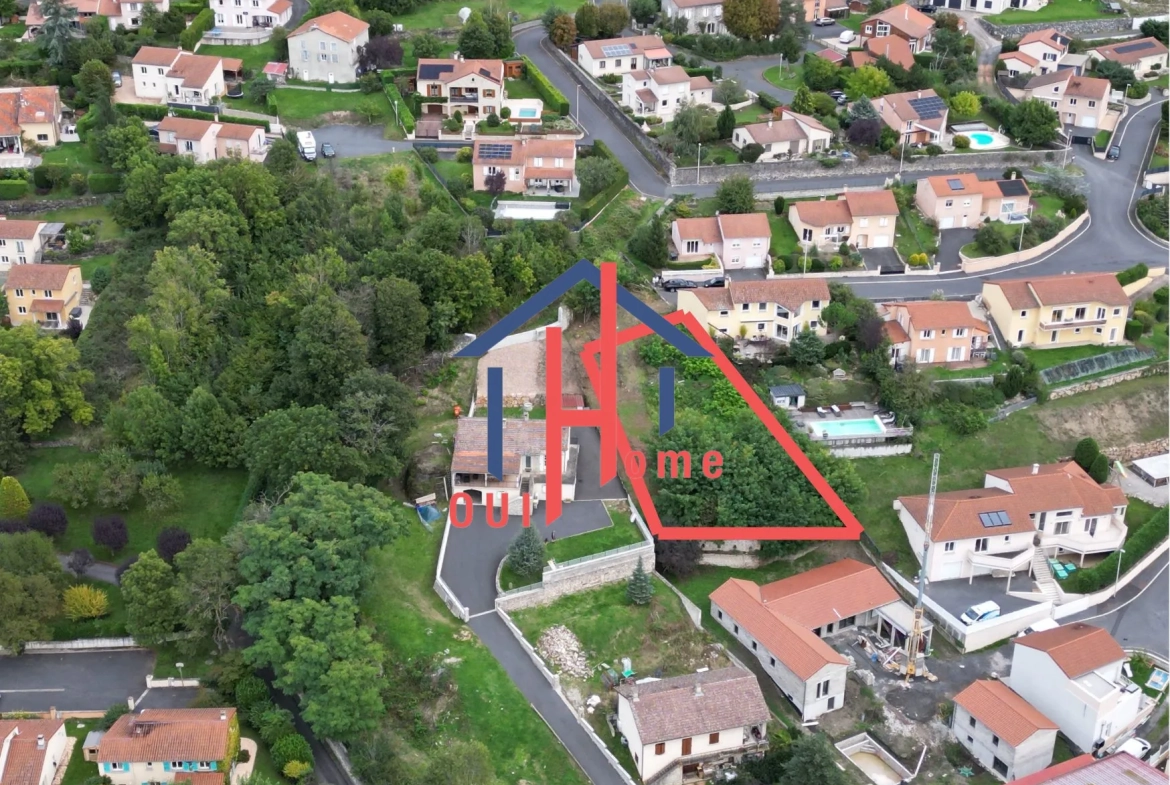 Terrain constructible avec vue panoramique à Brives-Charensac - 851m² 