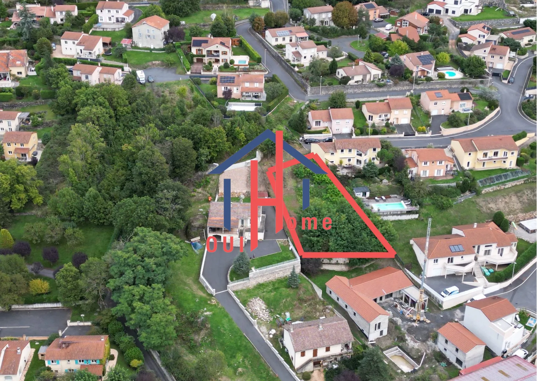 Terrain constructible avec vue panoramique à Brives-Charensac - 851m² 