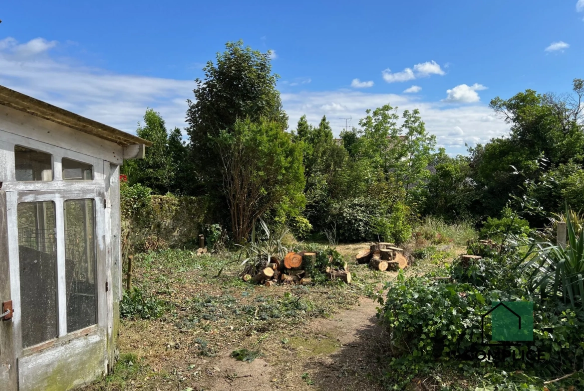 Joli terrain à bâtir de 452 m² à Saint-Etienne-de-Montluc, proche commodités et vue ensoleillée 