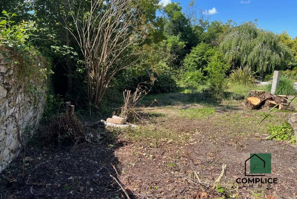 Joli terrain à bâtir de 452 m² à Saint-Etienne-de-Montluc, proche commodités et vue ensoleillée 