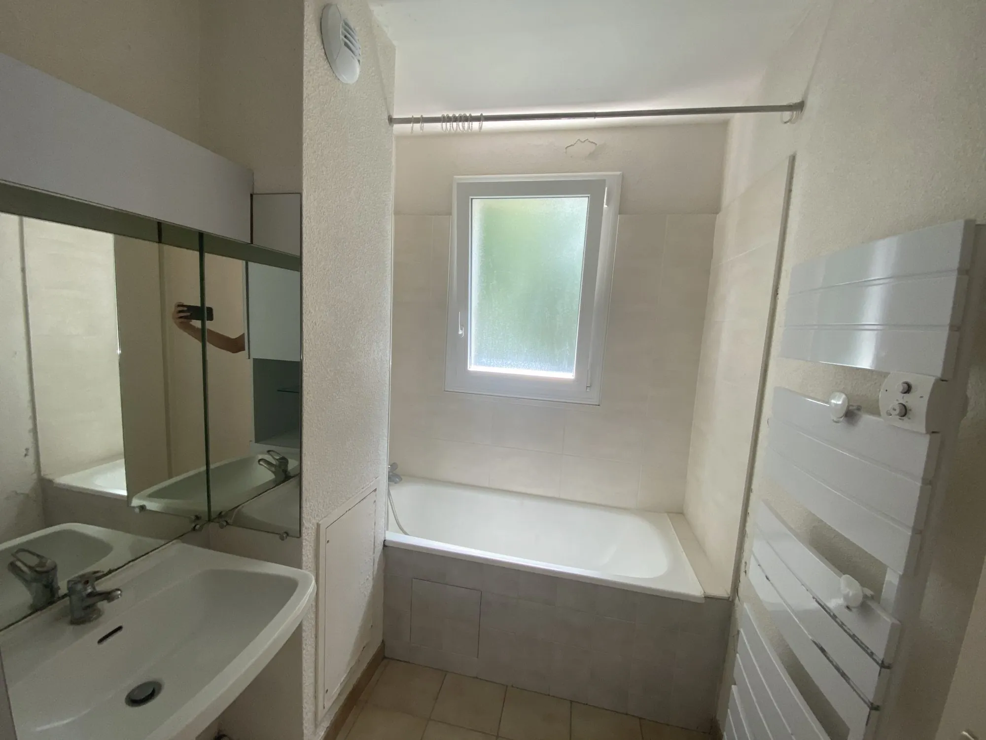 Appartement T3 lumineux avec terrasse et garage à Aubenas 