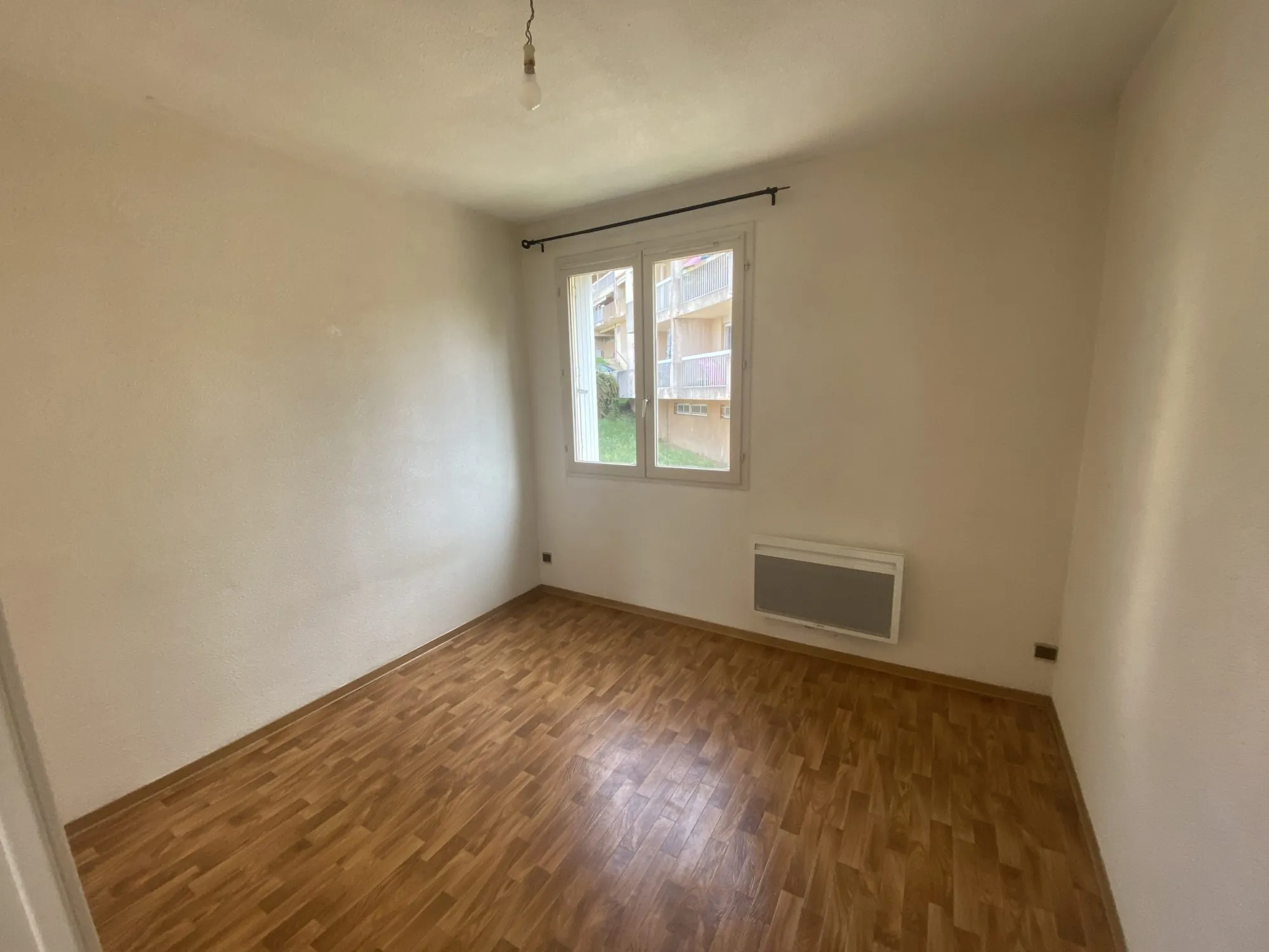 Appartement T3 lumineux avec terrasse et garage à Aubenas 