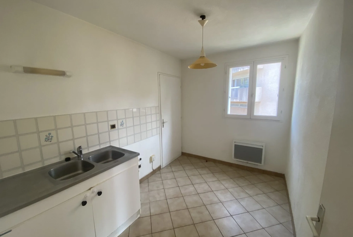 Appartement T3 lumineux avec terrasse et garage à Aubenas 