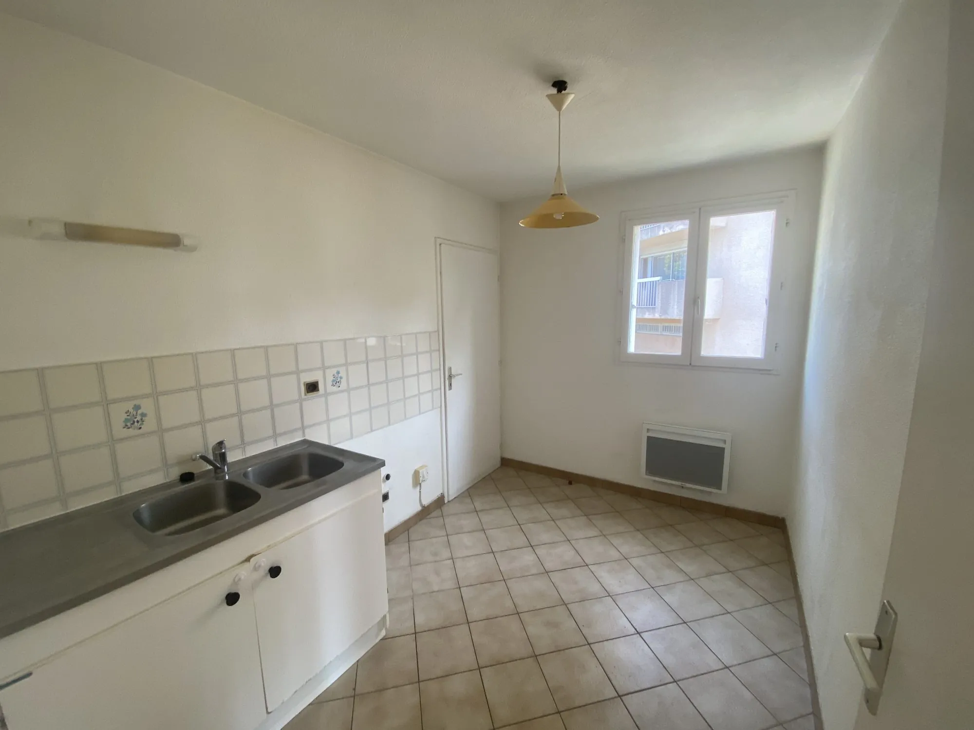 Appartement T3 lumineux avec terrasse et garage à Aubenas 