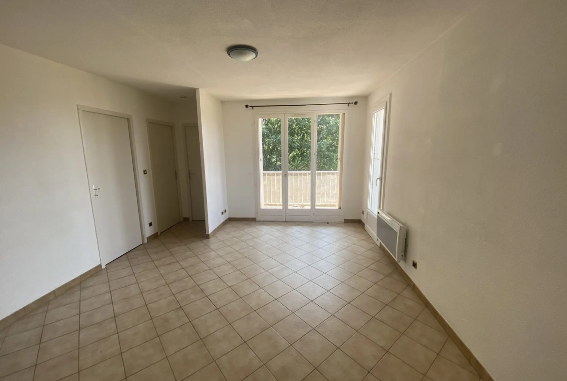 Appartement T3 lumineux avec terrasse et garage à Aubenas 