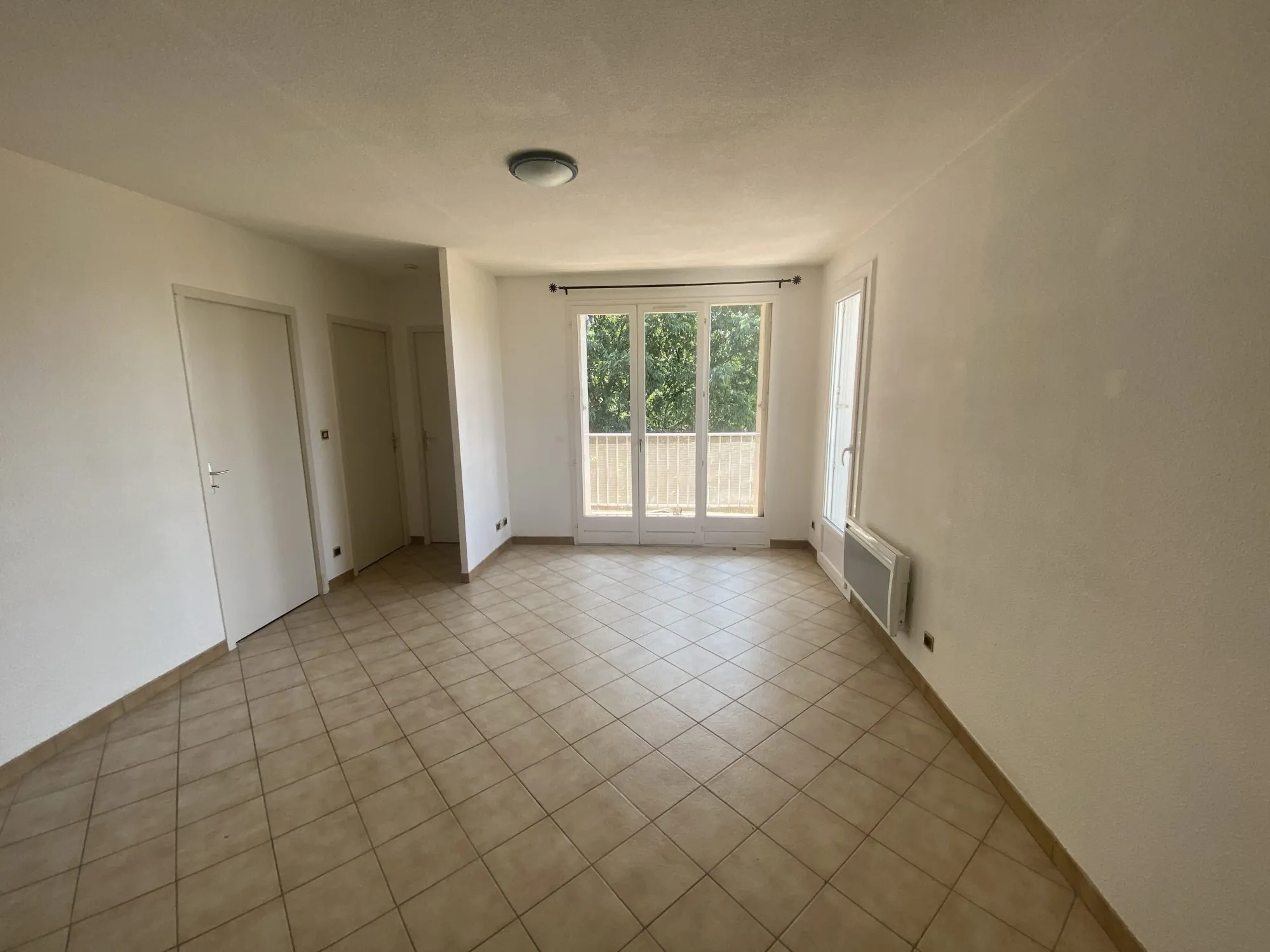 Appartement T3 lumineux avec terrasse et garage à Aubenas 