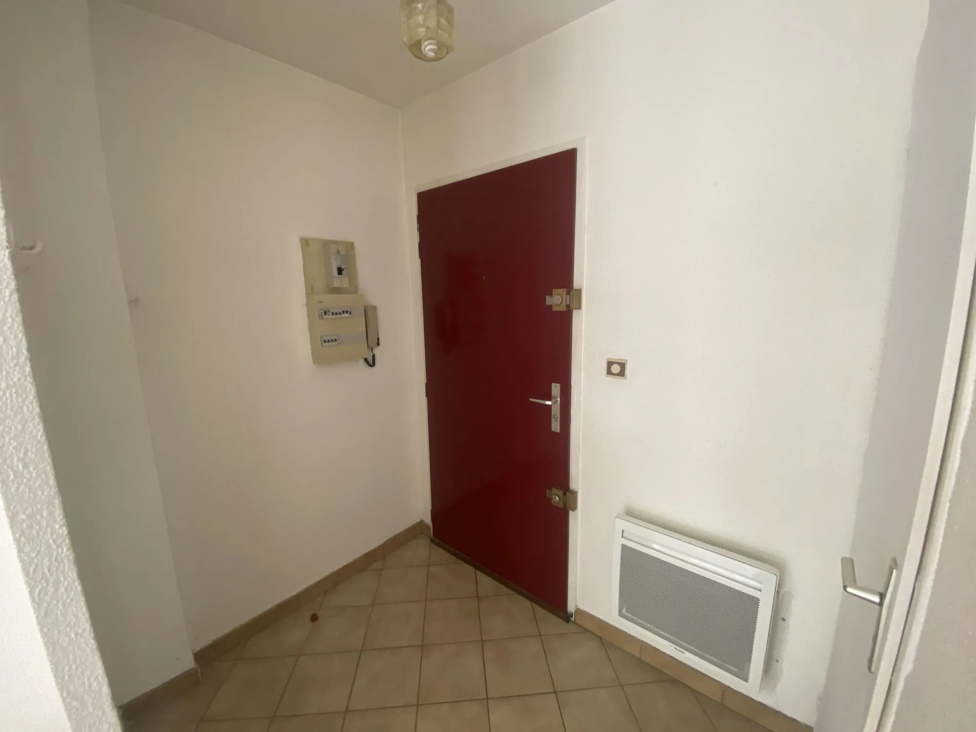 Appartement T3 lumineux avec terrasse et garage à Aubenas 
