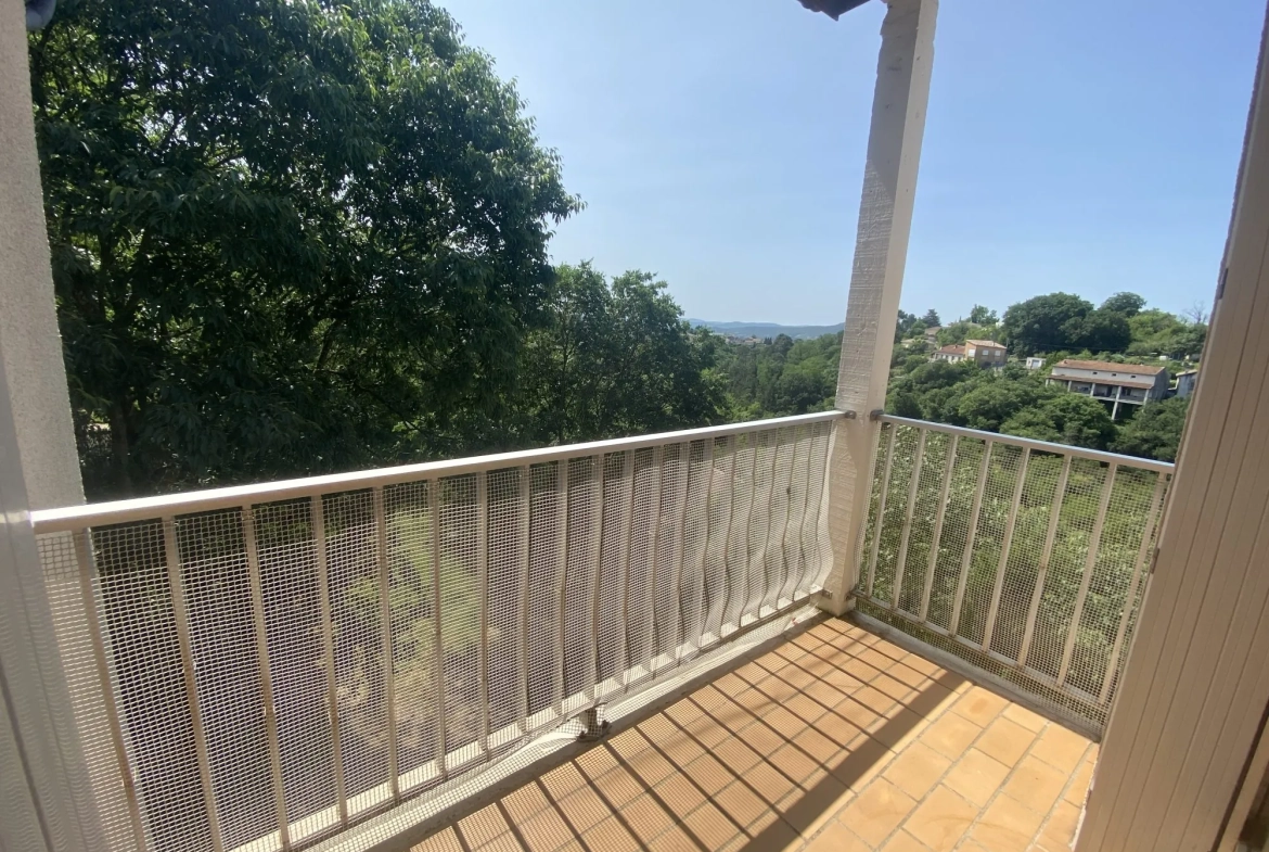 Appartement T3 lumineux avec terrasse et garage à Aubenas 