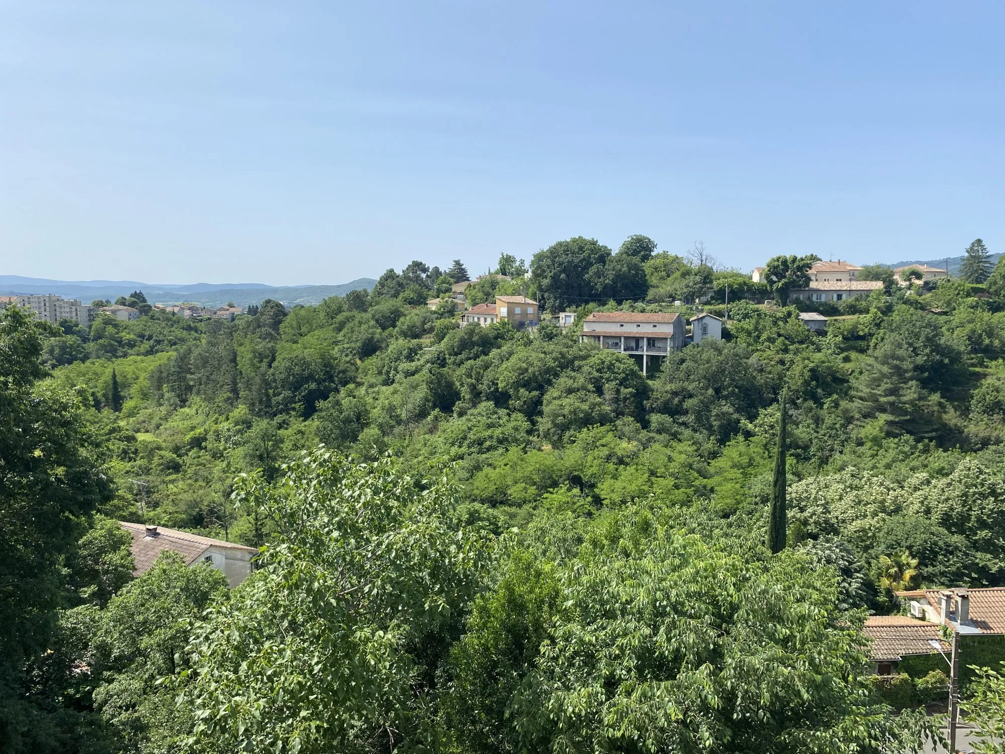 Appartement T3 lumineux avec terrasse et garage à Aubenas 